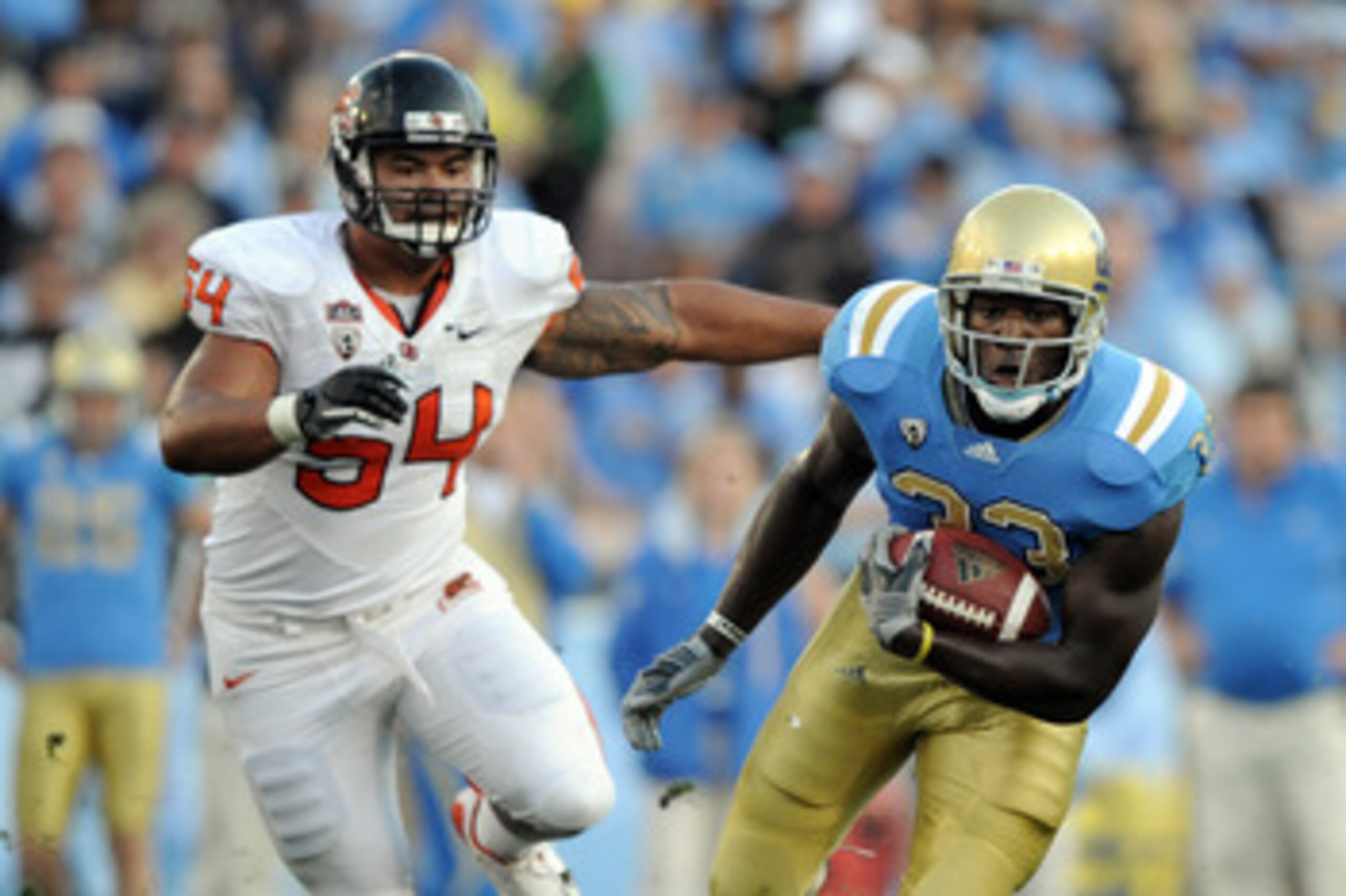 PASADENA, CA - NOVEMBER 06:  Derrick Coleman #33 of the UCLA Bruins runs from Stephen Paea #54 of the Oregon State Beavers at the Rose Bowl on November 6, 2010 in Pasadena, California.  (Photo by Harry How/Getty Images)