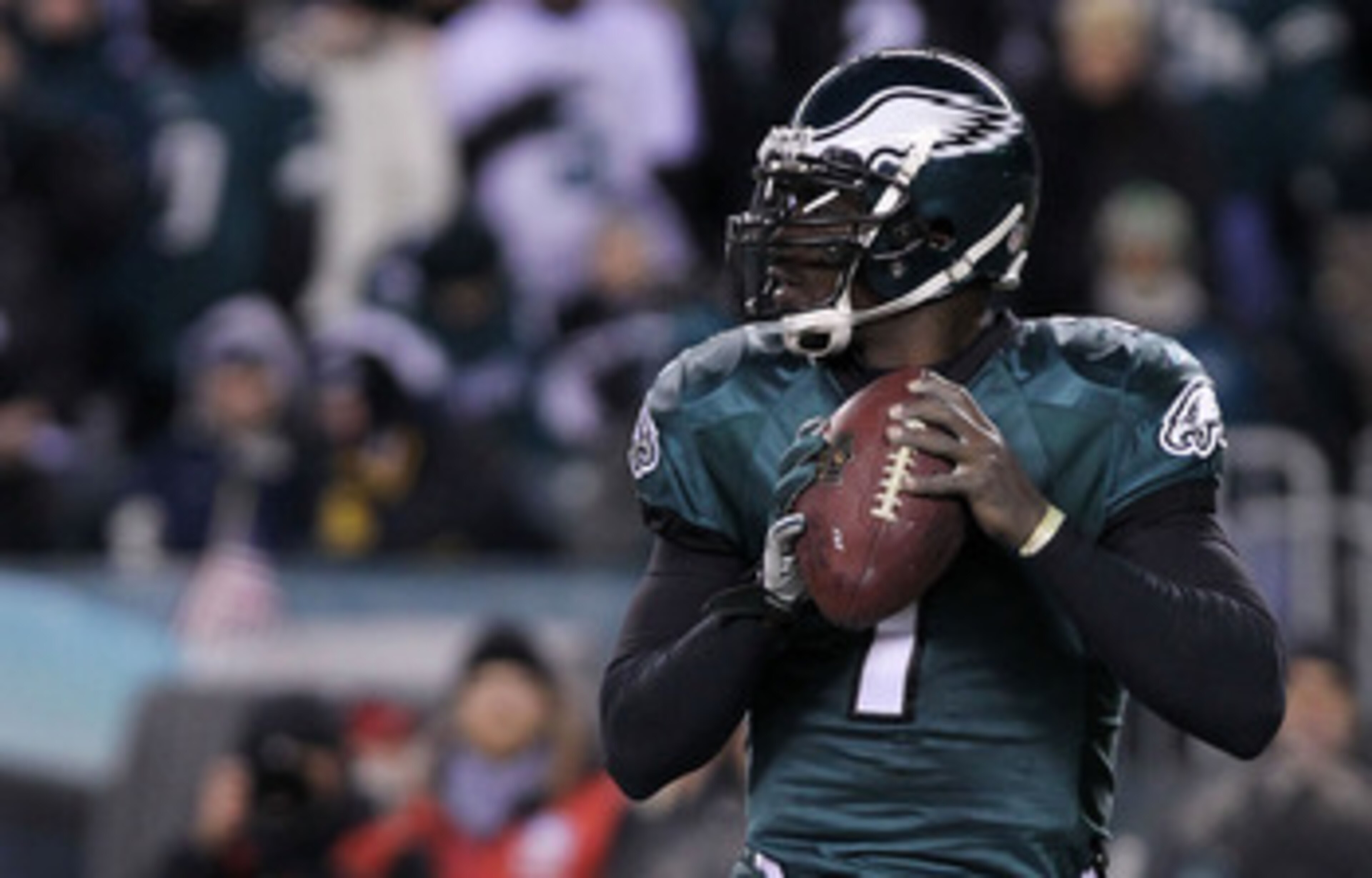 PHILADELPHIA, PA - JANUARY 09:  Michael Vick #7 of the Philadelphia Eagles drops back against the Green Bay Packers during the 2011 NFC wild card playoff game at Lincoln Financial Field on January 9, 2011 in Philadelphia, Pennsylvania.  (Photo by Nick Lah