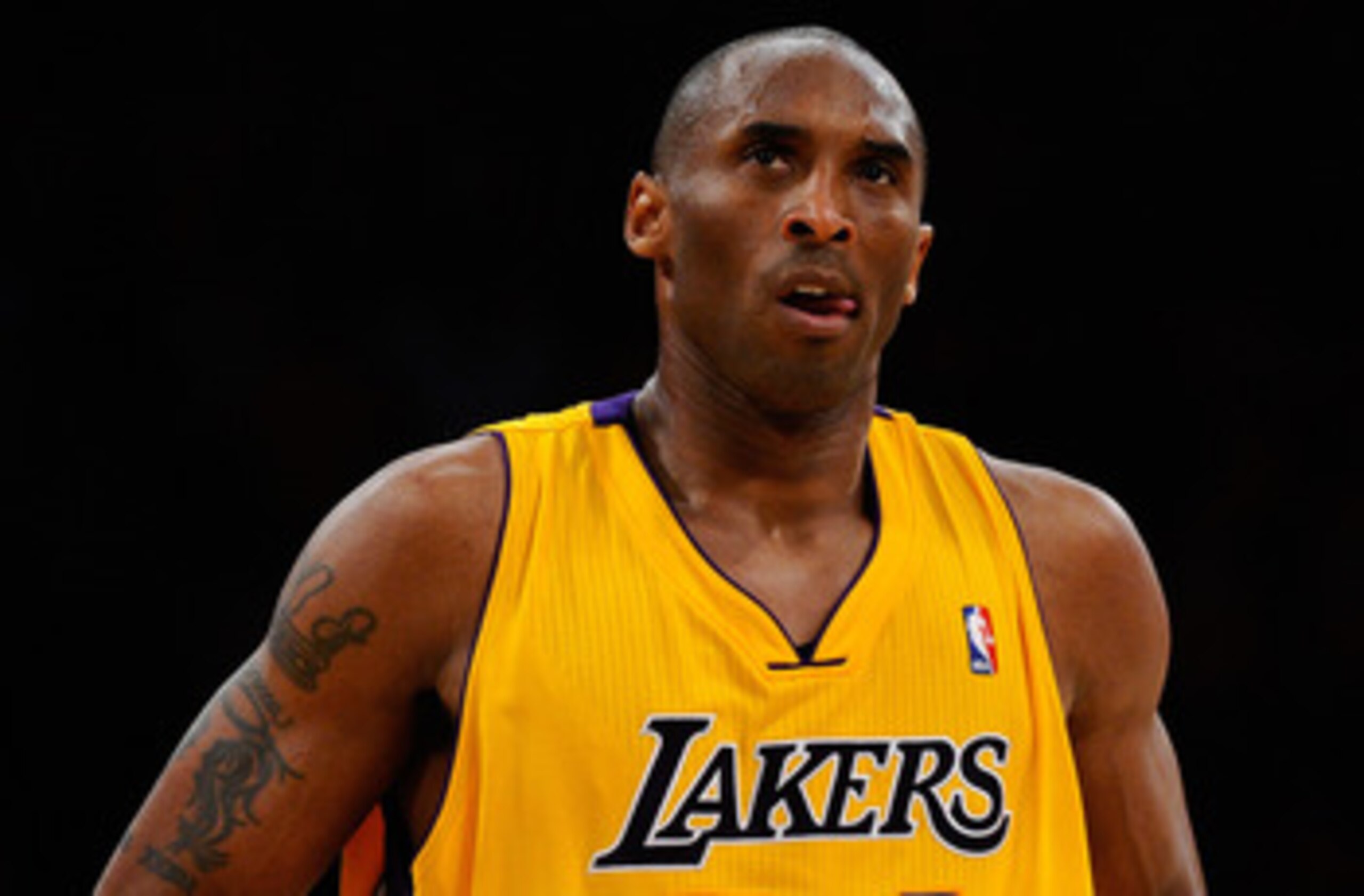 LOS ANGELES, CA - MAY 02: Kobe Bryant #24 of the Los Angeles Lakers reacts late in the fourth quarter while taking on the Dallas Mavericks in Game One of the Western Conference Semifinals in the 2011 NBA Playoffs at Staples Center on May 2, 2011 in Los A LOS ANGELES, CA - MAY 02: Kobe Bryant #24 of the Los Angeles Lakers reacts late in the fourth quarter while taking on the Dallas Mavericks in Game One of the Western Conference Semifinals in the 2011 NBA Playoffs at Staples Center on May 2, 2011 in Los A