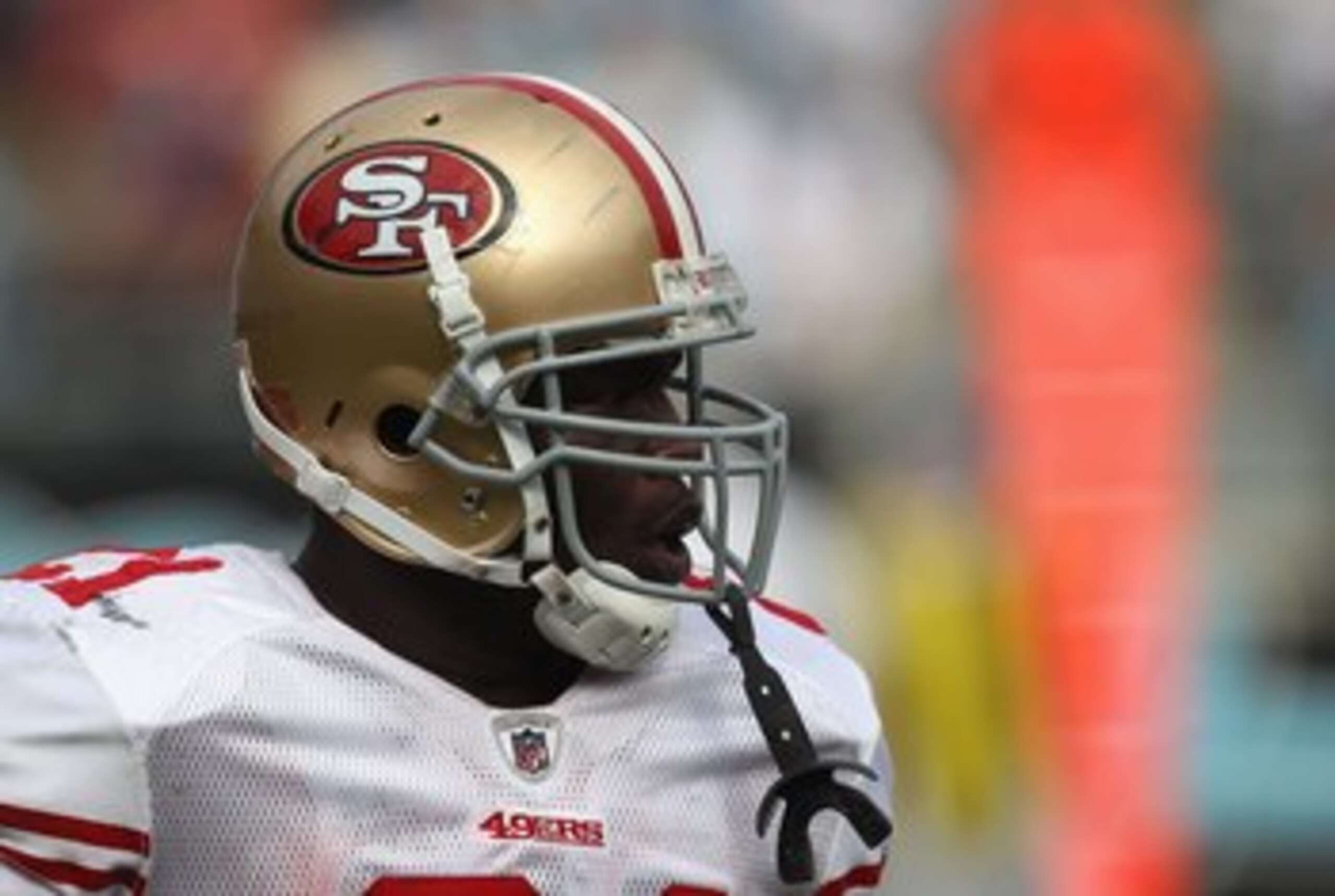 CHARLOTTE, NC - OCTOBER 24:  Frank Gore #21 of the San Francisco 49ers against the Carolina Panthers during their game at Bank of America Stadium on October 24, 2010 in Charlotte, North Carolina.  (Photo by Streeter Lecka/Getty Images)