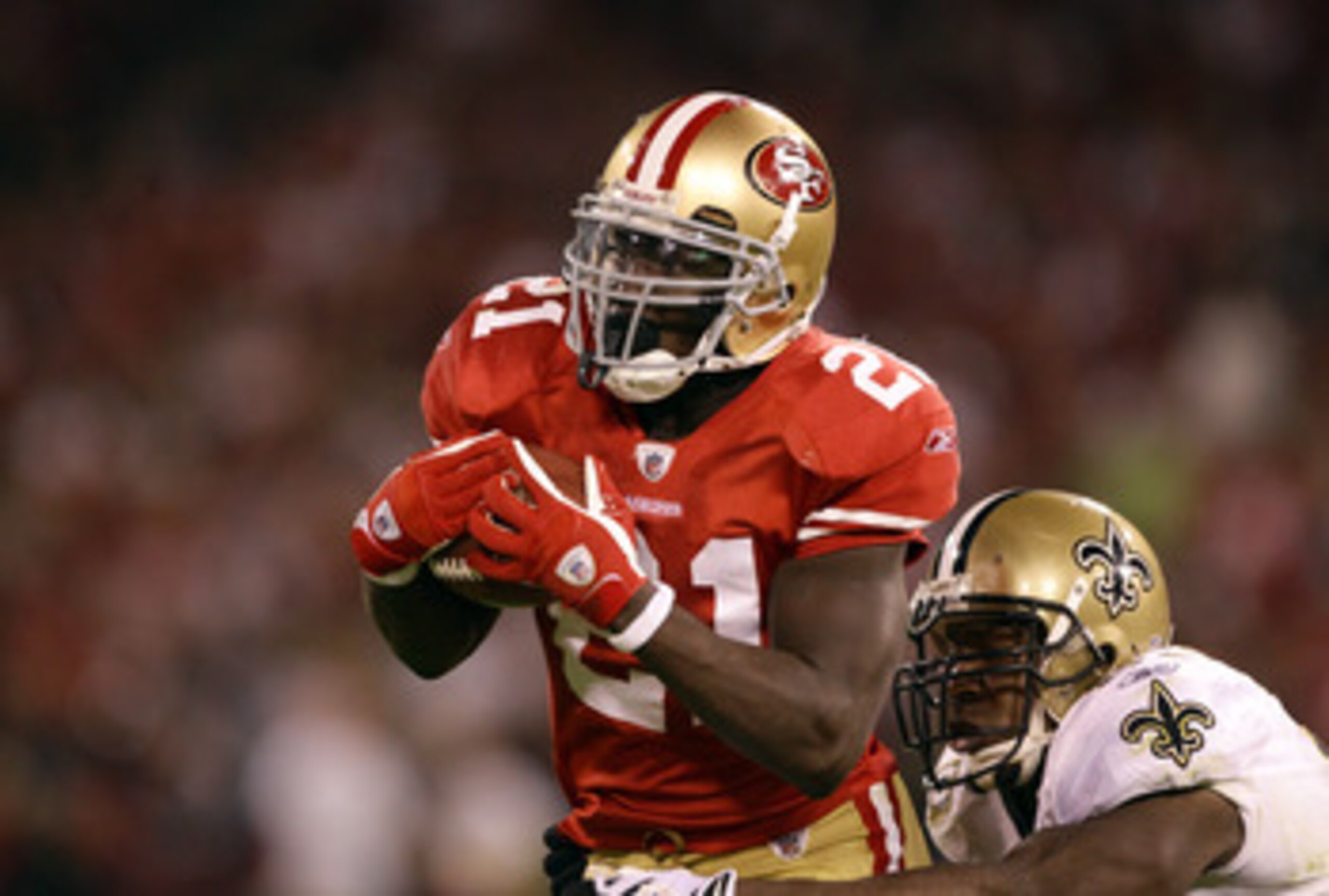 SAN FRANCISCO - SEPTEMBER 20:  Frank Gore #21 of the San Francisco 49ers catches the ball during their game against the New Orleans Saints at Candlestick Park on September 20, 2010 in San Francisco, California.  (Photo by Ezra Shaw/Getty Images)