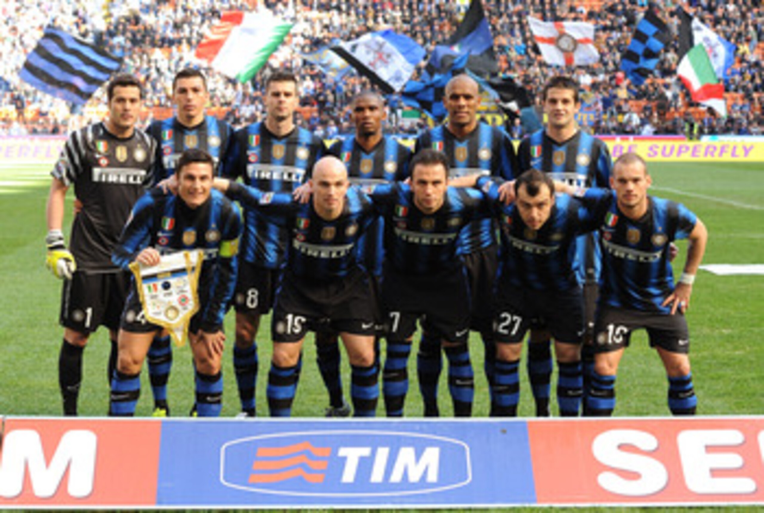 MILAN, ITALY - MARCH 20:  (Back row L-R) Julio Cesar, Lucio, Thiago Motta, Samuel Eto'o, Cristian Chivu, (Front row L-R) Javier Zanetti, Esteban Cambiasso, Giampaolo Pazzini, Goran Pandev and Wesley Sneijder of Inter Milan pose for a team shot ahead of th