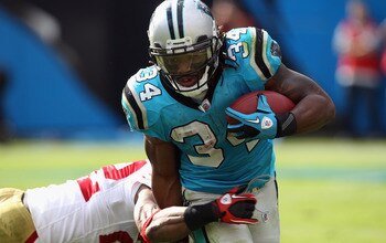 CHARLOTTE, NC - OCTOBER 24:  DeAngelo Williams #34 of the Carolina Panthers runs with the ball against the San Francisco 49ers during their game at Bank of America Stadium on October 24, 2010 in Charlotte, North Carolina.  (Photo by Streeter Lecka/Getty I