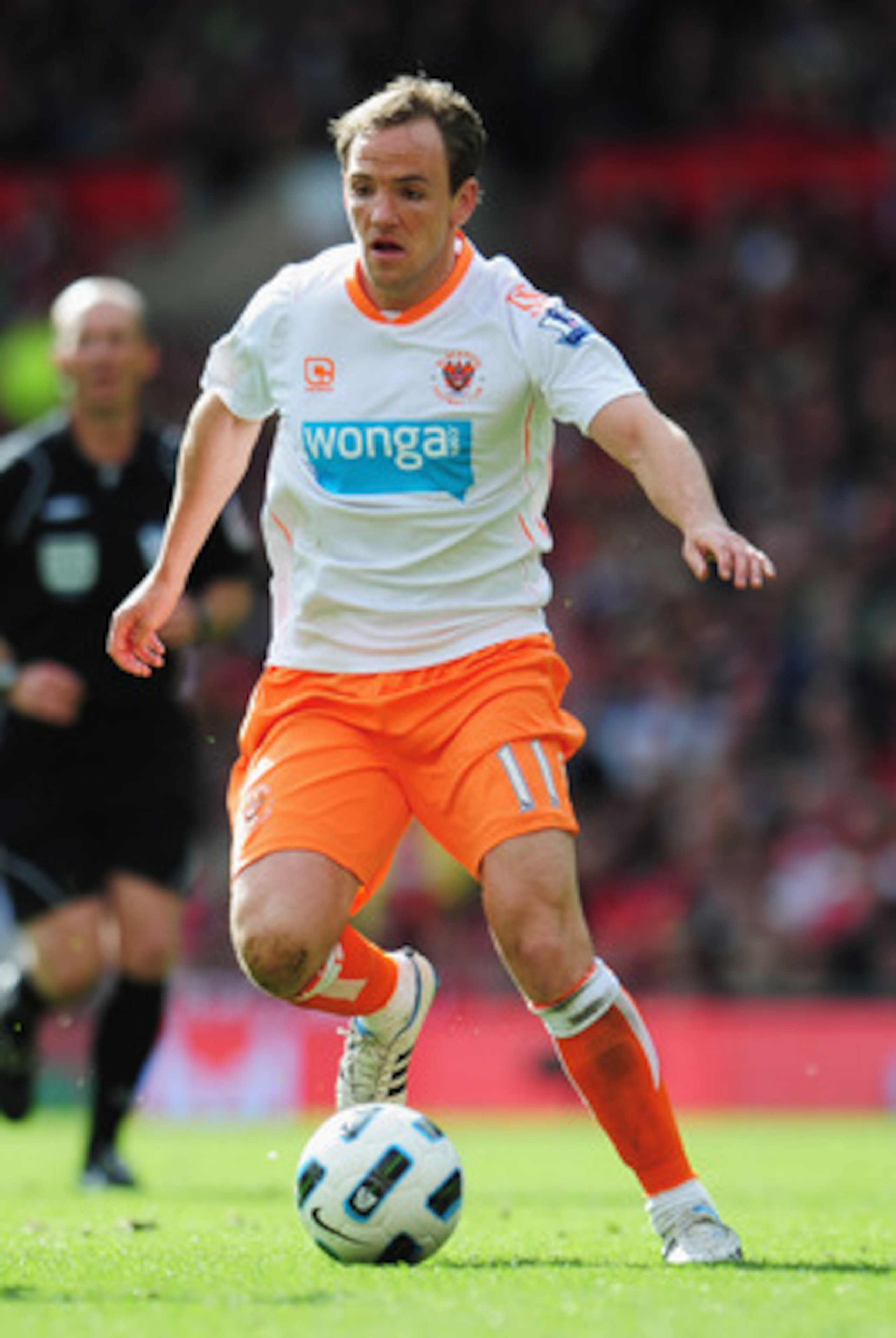 MANCHESTER, ENGLAND - MAY 22:  David Vaughan of Blackpool in action during the Barclays Premier League match between Manchester United and Blackpool at Old Trafford on May 22, 2011 in Manchester, England.  (Photo by Shaun Botterill/Getty Images)