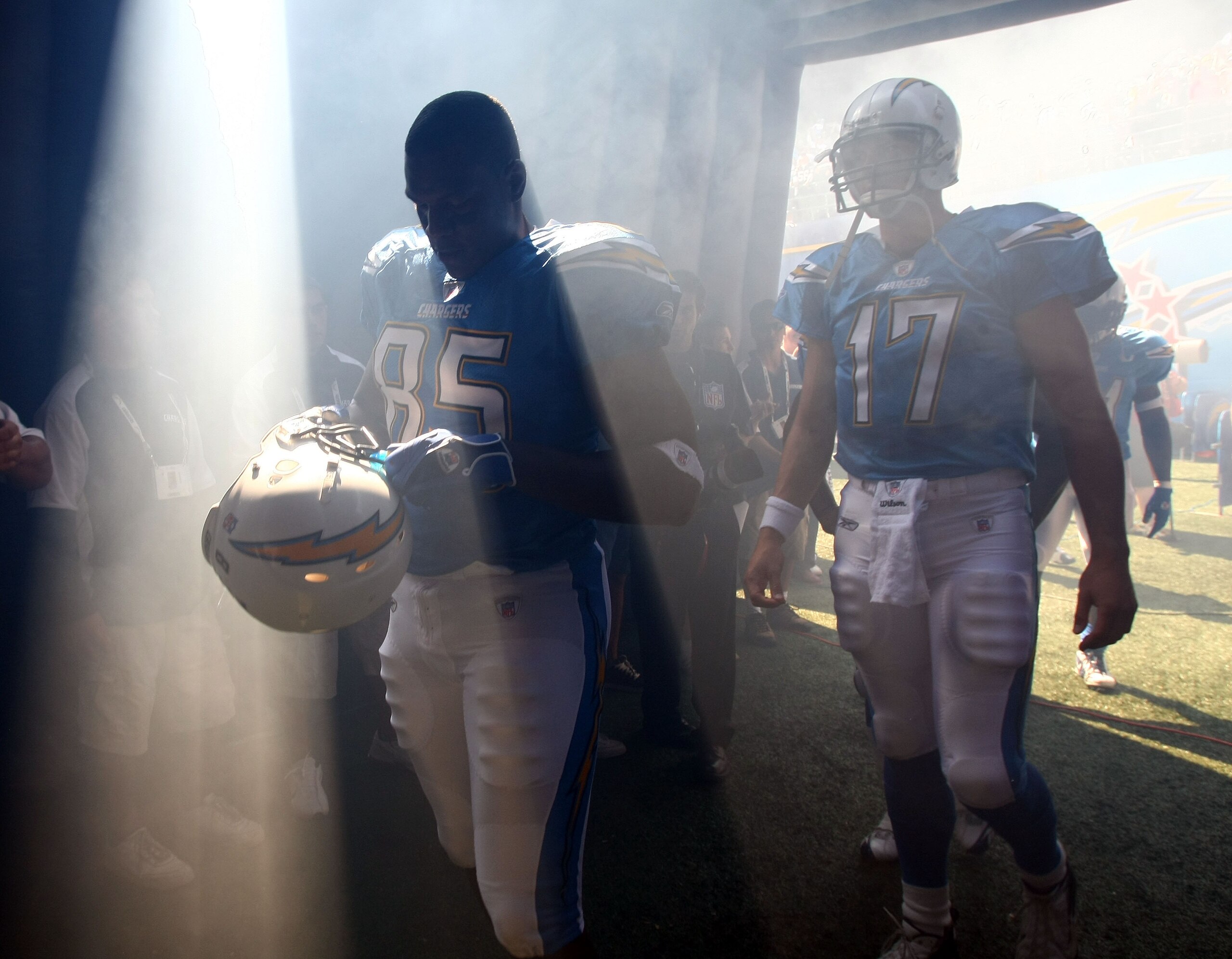 SAN DIEGO - OCTOBER 14: Tight End Antonio Gates #85 and Philip Rivers #17 of the San Diego Chargers walk through the tunnel prior to their game against the Oakland Raiders on October 14, 2007 at Qualcomm Stadium in San Diego, California. (Photo by Donal SAN DIEGO - OCTOBER 14: Tight End Antonio Gates #85 and Philip Rivers #17 of the San Diego Chargers walk through the tunnel prior to their game against the Oakland Raiders on October 14, 2007 at Qualcomm Stadium in San Diego, California. (Photo by Donal