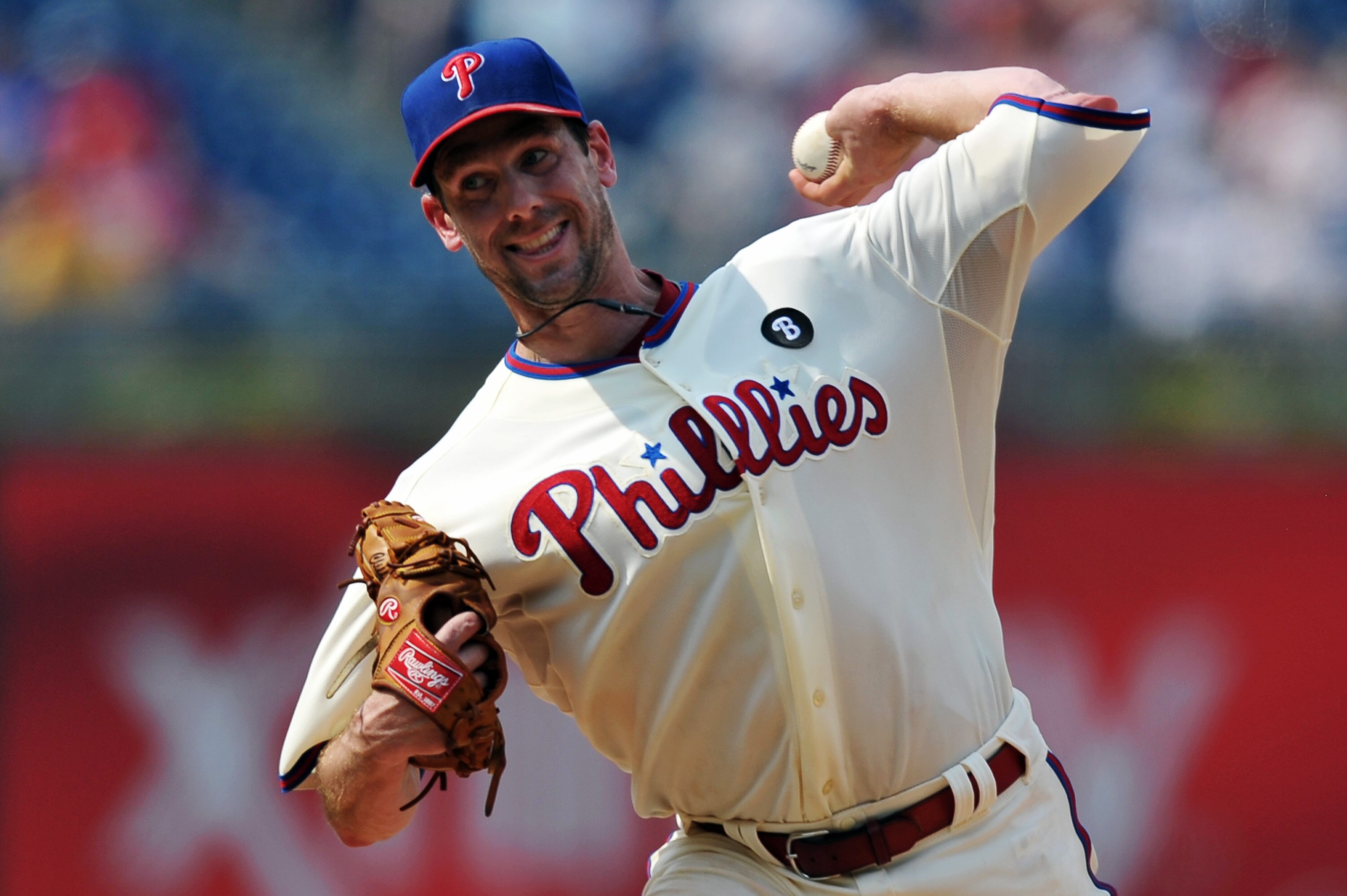 PHILADELPHIA, PA - MAY 26: Starting pitcher Cliff Lee #33 of the Philadelphia Phillies delivers a pitch during the game against the Cincinnati Reds at Citizens Bank Park on May 26, 2011 in Philadelphia, Pennsylvania. (Photo by Drew Hallowell/Getty Images)