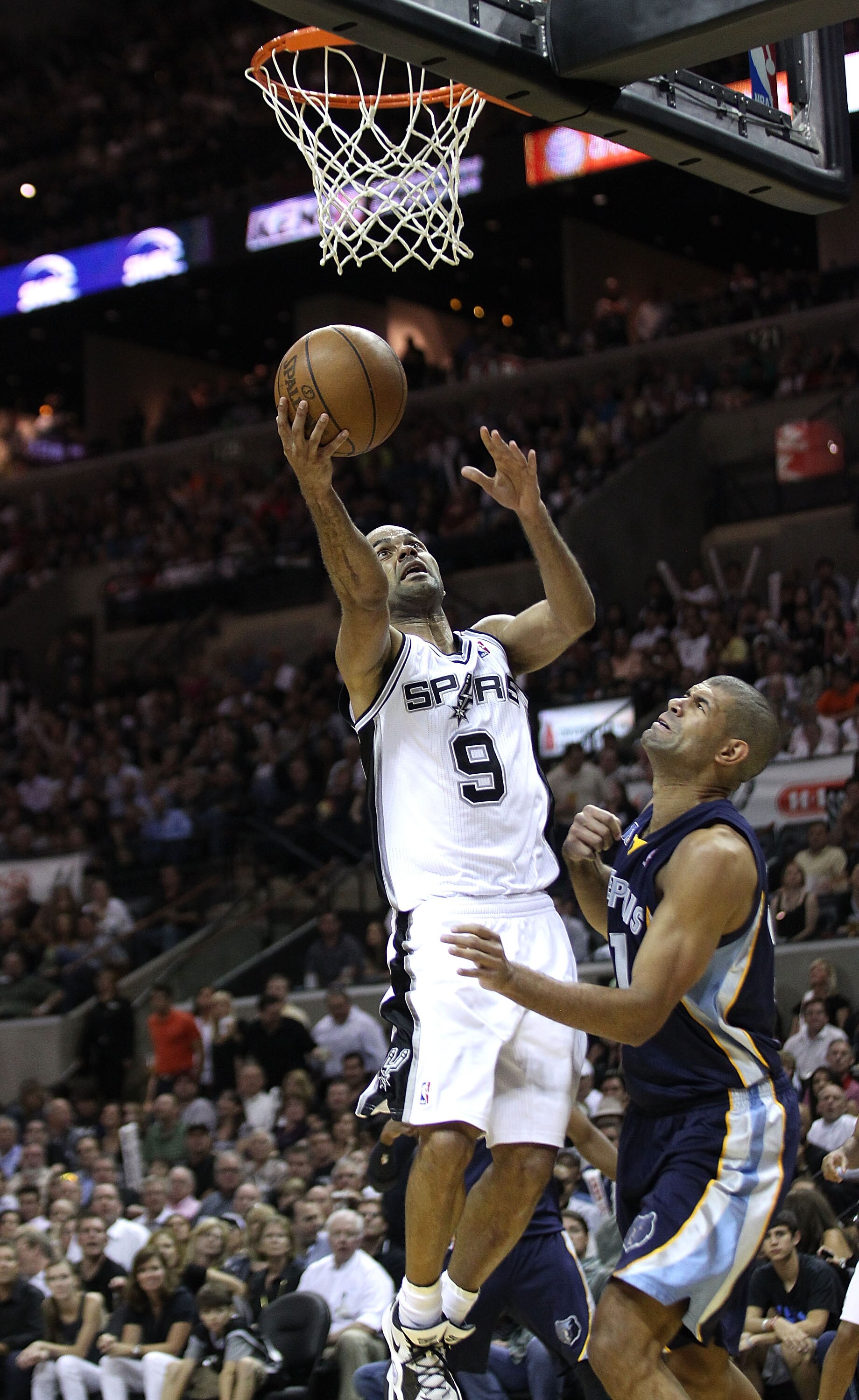 SAN ANTONIO, TX - APRIL 27:  Tony Parker #9 of the San Antionio Spurs shoots over Shane Battier #31 of the Memphis Grizzlies in Game Five of the Western Conference Quarterfinals in the 2011 NBA Playoffs on April 27, 2011 at AT&T Center in San Antonio, Tex
