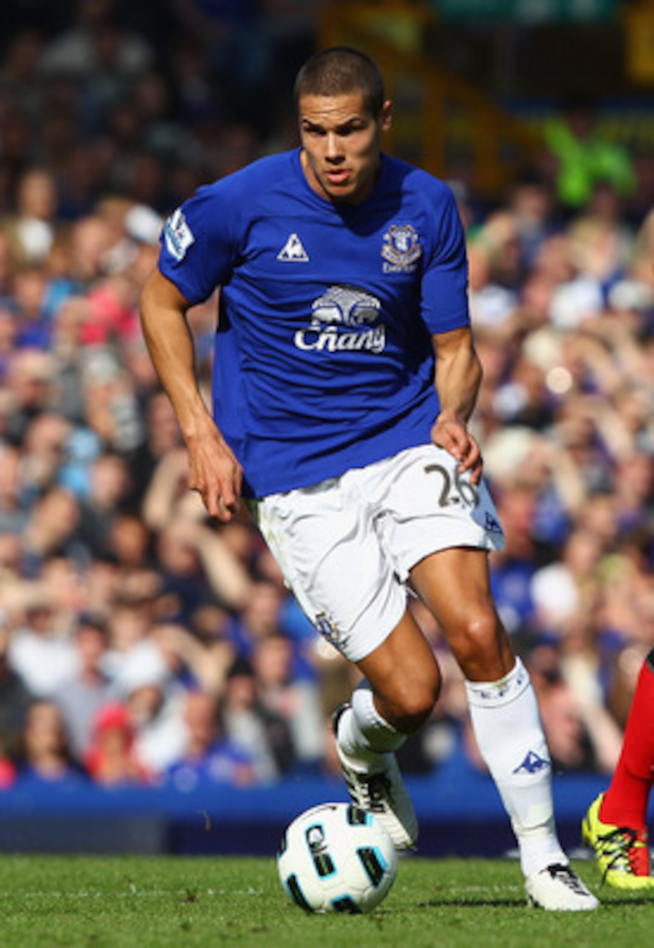 LIVERPOOL, ENGLAND - APRIL 16:  Jack Rodwell of Everton in action during the Barclays Premier League match between Everton and Blackburn Rovers at  Goodison Park on April 16, 2011 in Liverpool, England.  (Photo by Clive Brunskill/Getty Images)
