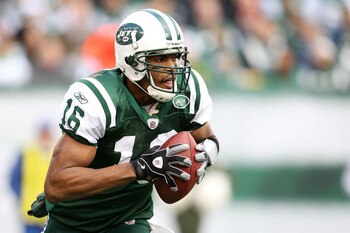 EAST RUTHERFORD, NJ - JANUARY 02:  Brad Smith #16 of the New York Jets runs downfield against the Buffalo Bills at New Meadowlands Stadium on January 2, 2011 in East Rutherford, New Jersey.  (Photo by Michael Heiman/Getty Images)