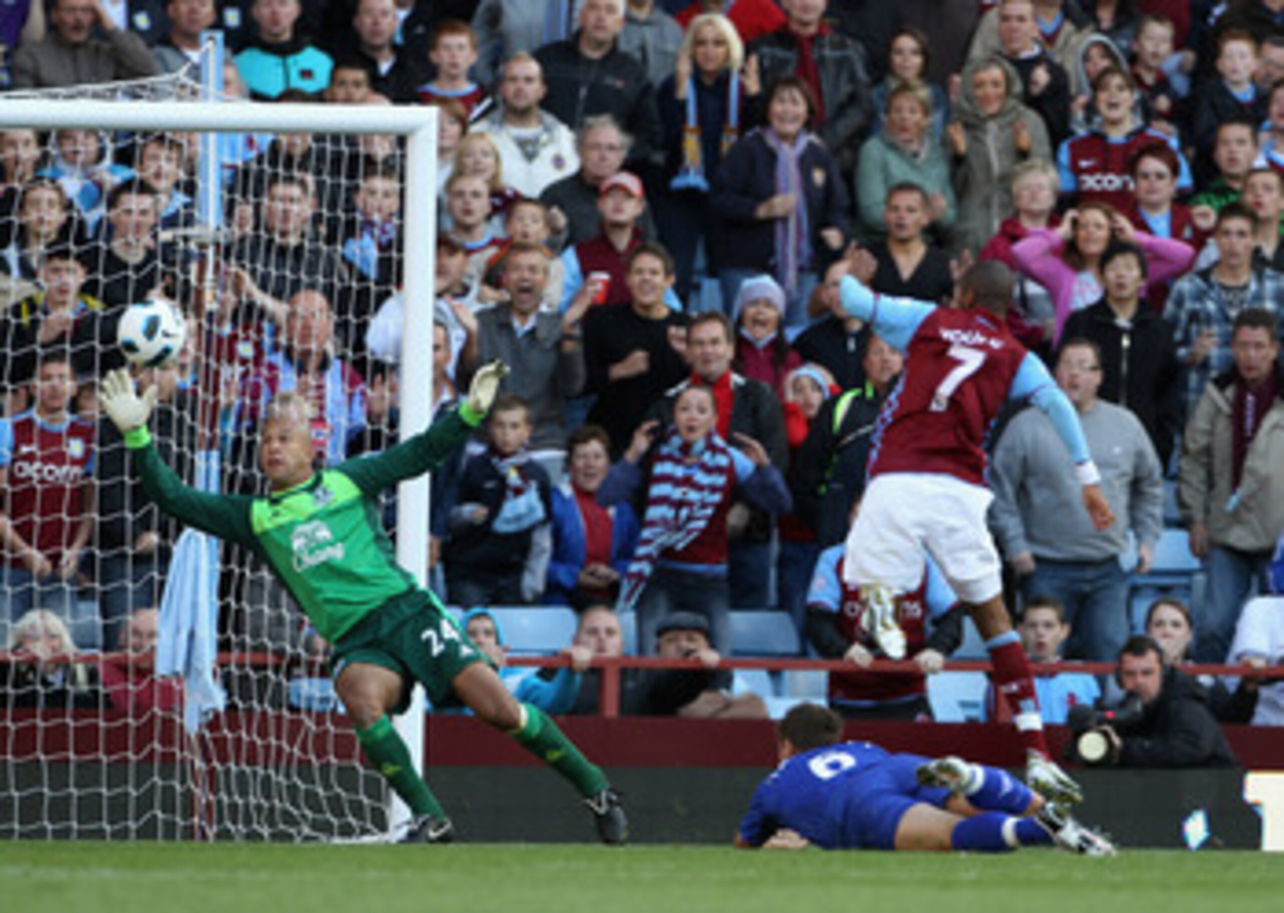 BIRMINGHAM, ENGLAND - AUGUST 29: Tim Howard of Everton  makes a save from a shot by Ashley Young  of Aston Villa during the Barclays Premier League match between Aston Villa and Everton at Villa Park on August 29, 2010 in Birmingham, England.  (Photo by P