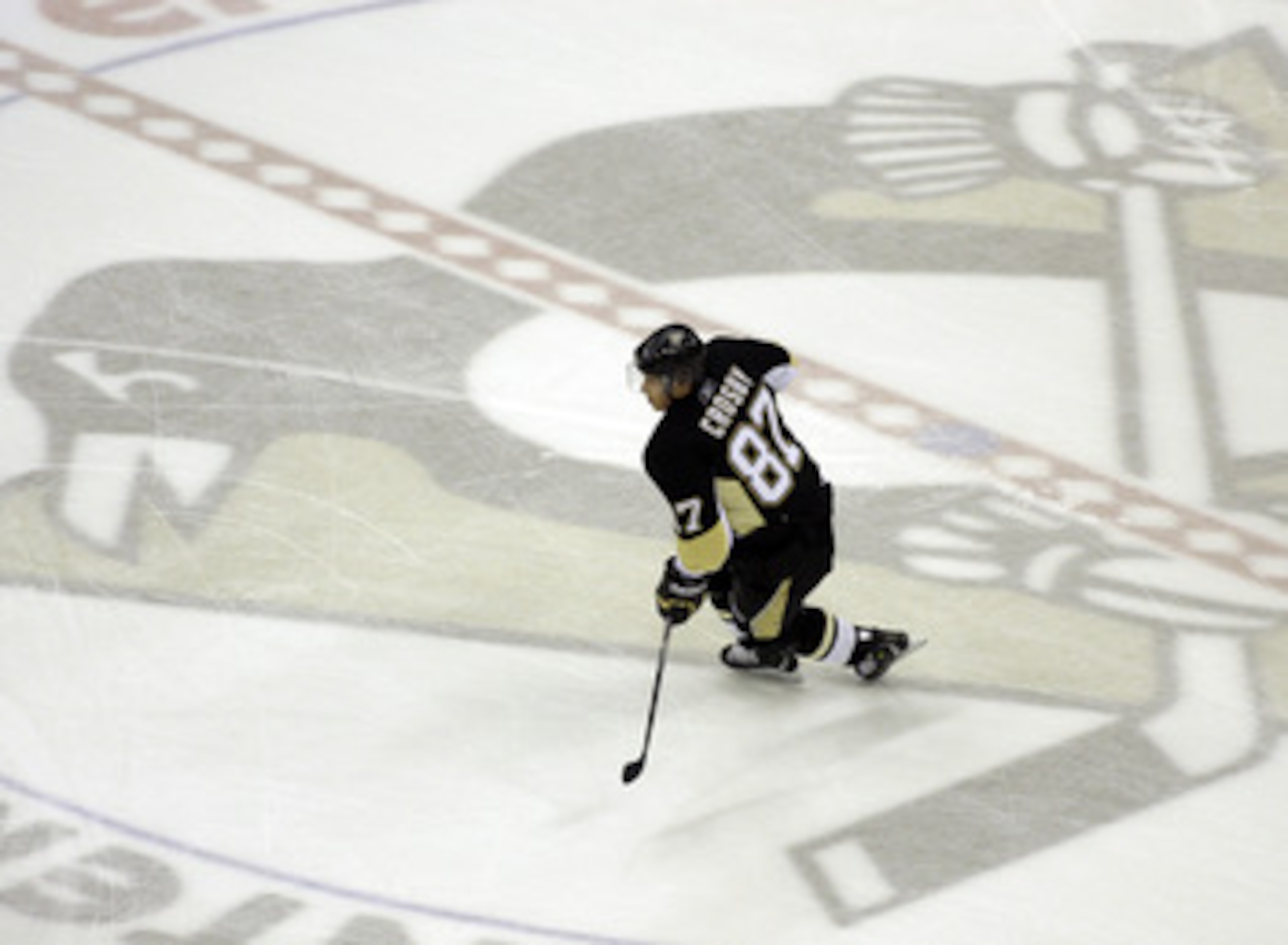 PITTSBURGH, PA - JANUARY 05: Sidney Crosby #87 of the Pittsburgh Penguins skates during warmups prior to taking on the Tampa Bay Lightning on January 5, 2011 at Consol Energy Center in Pittsburgh, Pennsylvania. (Photo by Justin K. Aller/Getty Images) PITTSBURGH, PA - JANUARY 05: Sidney Crosby #87 of the Pittsburgh Penguins skates during warmups prior to taking on the Tampa Bay Lightning on January 5, 2011 at Consol Energy Center in Pittsburgh, Pennsylvania. (Photo by Justin K. Aller/Getty Images)