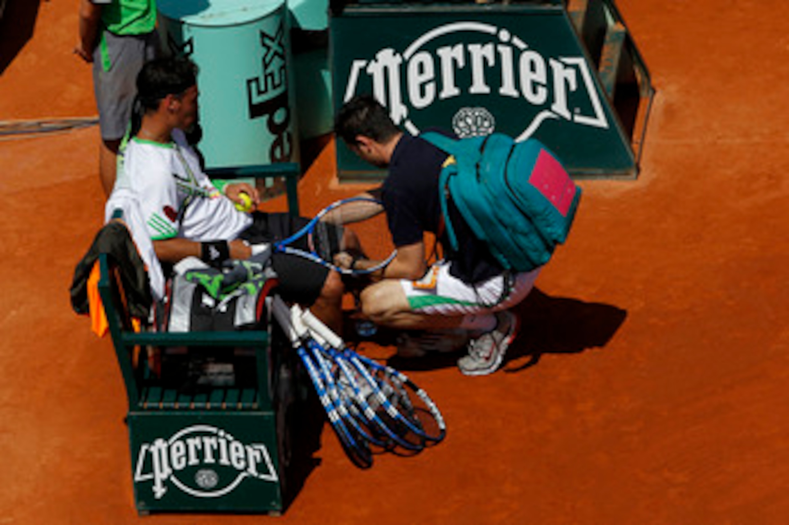 PARIS, FRANCE - MAY 29:  Fabio Fognini of Italy receives treatment from ATP physiotherapist Hugo Gravil during the men's singles round four match between Fabio Fognini of Italy and Albert Montanes of Spain on day eight of the French Open at Roland Garros 