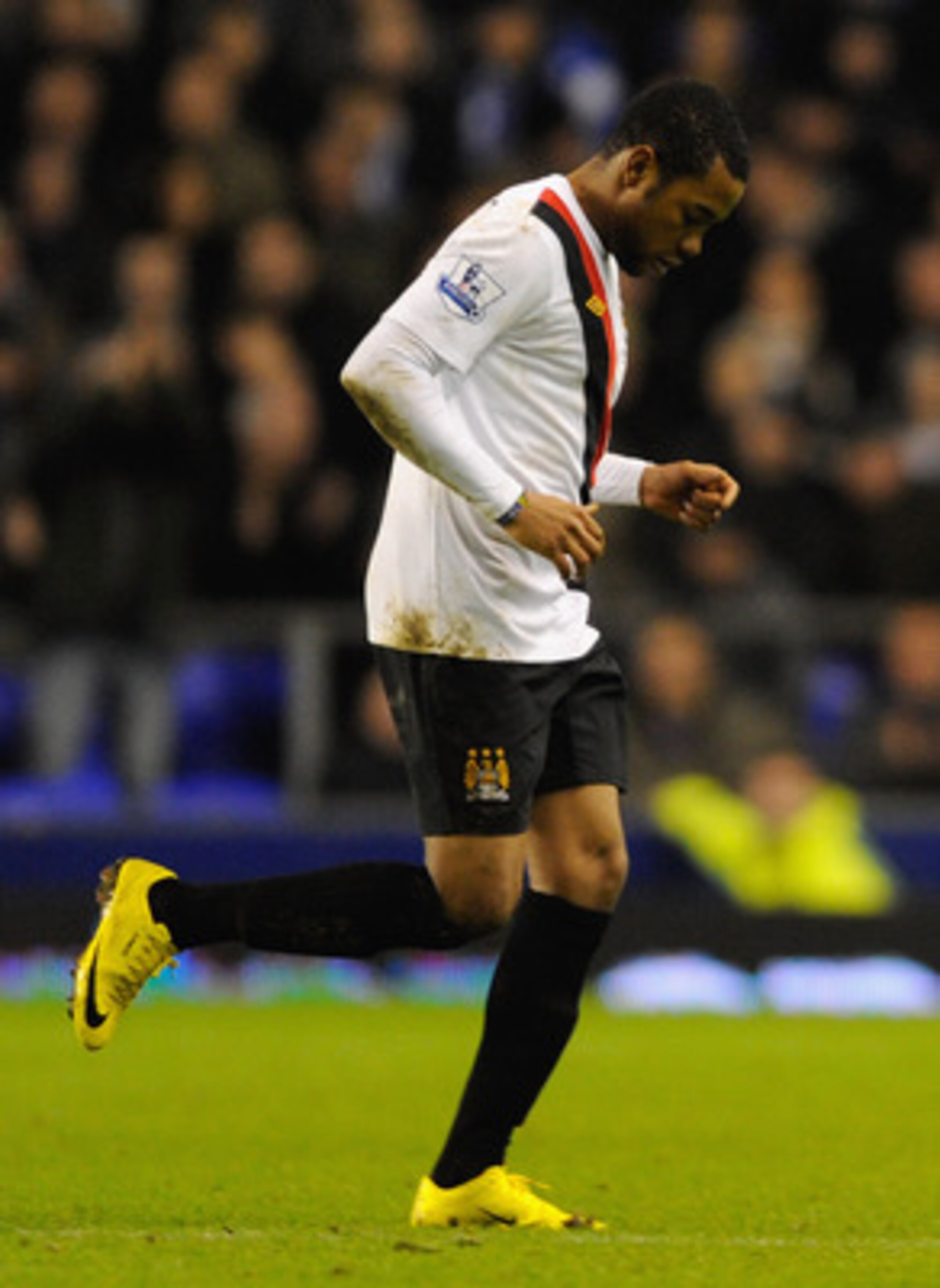 LIVERPOOL, ENGLAND - JANUARY 16: Robinho of Manchester City is substituted during the Barclays Premier League match between Everton and Manchester City at Goodison Park on January 16, 2010 in Liverpool, England. (Photo by Michael Regan/Getty Images) LIVERPOOL, ENGLAND - JANUARY 16: Robinho of Manchester City is substituted during the Barclays Premier League match between Everton and Manchester City at Goodison Park on January 16, 2010 in Liverpool, England. (Photo by Michael Regan/Getty Images)