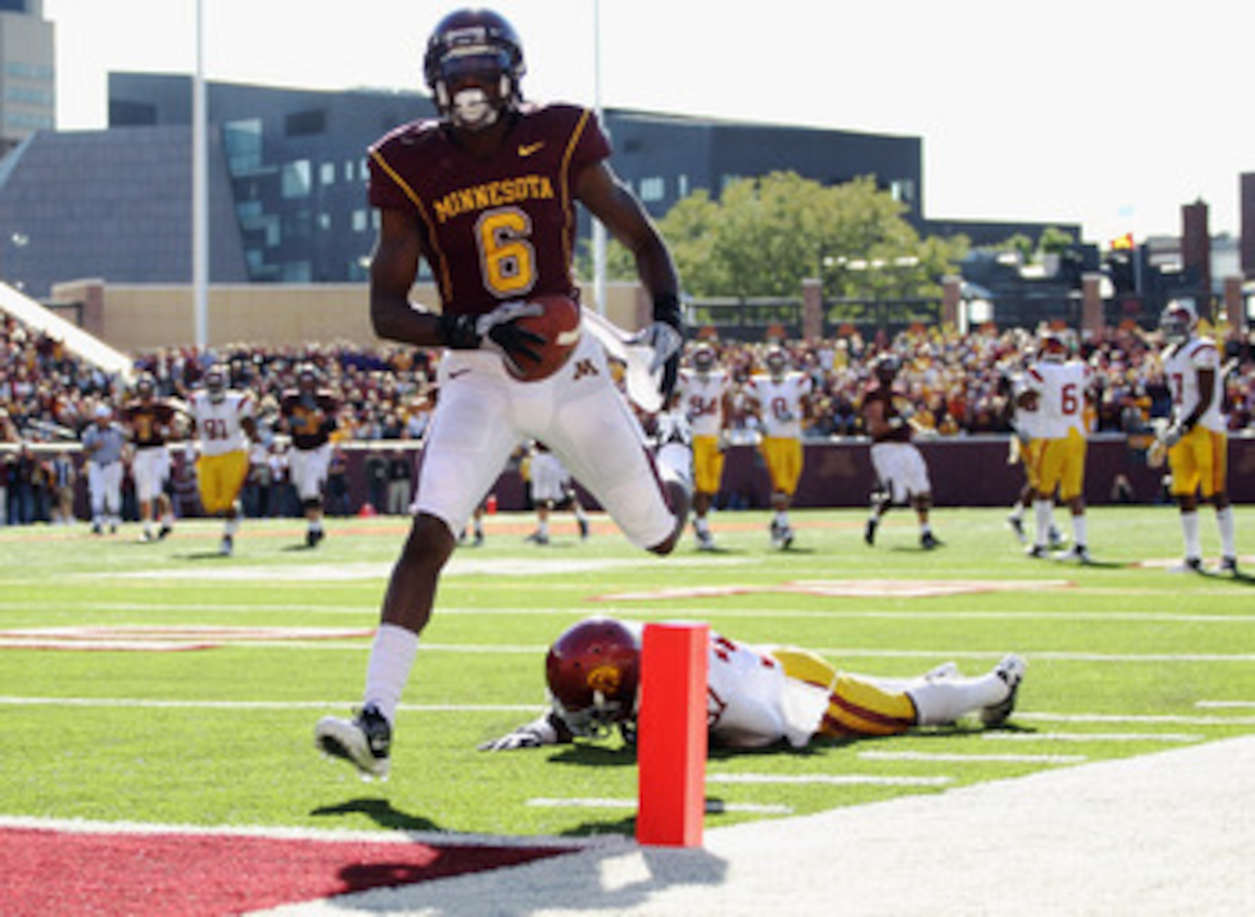 MINNEAPOLIS - SEPTEMBER 18: Da'Jon McKnight #6 of the Minnesota Golden Gophers carries the ball into the endzone for a touchdown after catching a pass during the game against the USC Trojans on September 18, 2010 at TCF Bank Stadium in Minneapolis, Minne MINNEAPOLIS - SEPTEMBER 18: Da'Jon McKnight #6 of the Minnesota Golden Gophers carries the ball into the endzone for a touchdown after catching a pass during the game against the USC Trojans on September 18, 2010 at TCF Bank Stadium in Minneapolis, Minne