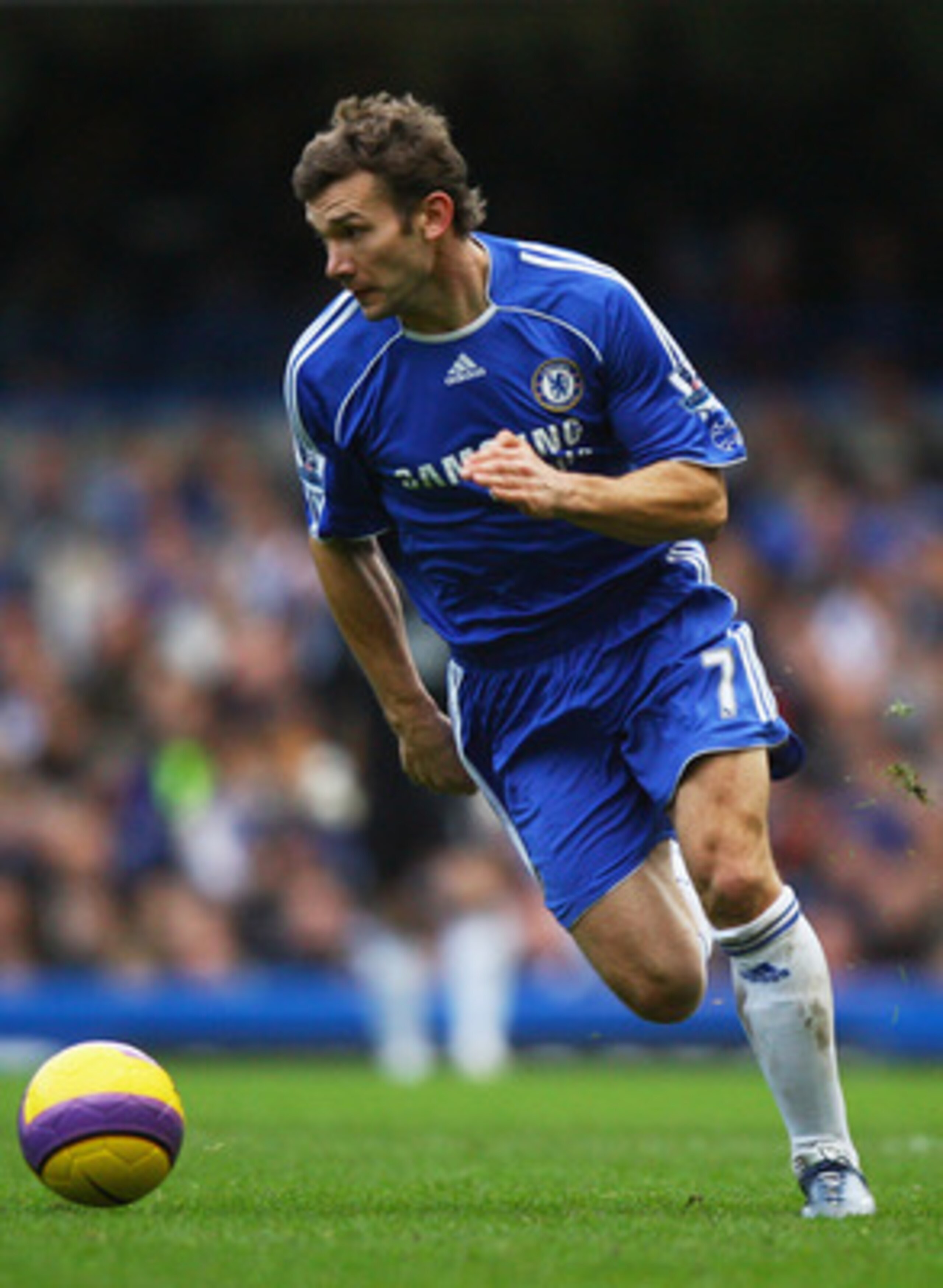 LONDON - DECEMBER 26: Andriy Shevchenko of Chelsea runs with the ball during the Barclays Premier League match between Chelsea and Aston Villa at Stamford Bridge on December 26, 2007 in London, England. (Photo by Ryan Pierse/Getty Images) LONDON - DECEMBER 26: Andriy Shevchenko of Chelsea runs with the ball during the Barclays Premier League match between Chelsea and Aston Villa at Stamford Bridge on December 26, 2007 in London, England. (Photo by Ryan Pierse/Getty Images)