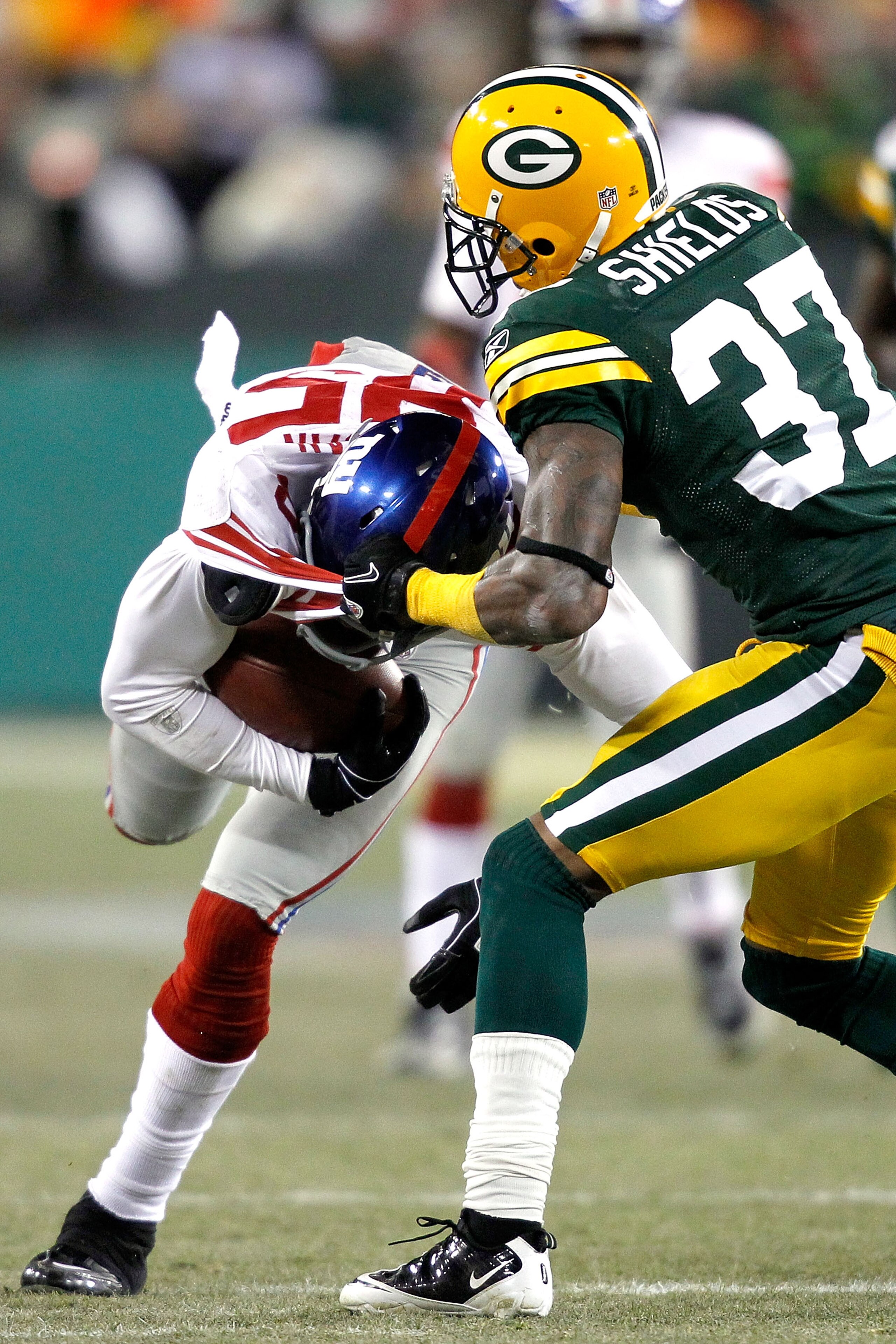 GREEN BAY, WI - DECEMBER 26: Derek Hagen #85 of the New York Giants is brought down by Sam Shields #37 the Green Bay Packers at Lambeau Field on December 26, 2010 in Green Bay, Wisconsin. (Photo by Matthew Stockman/Getty Images) GREEN BAY, WI - DECEMBER 26: Derek Hagen #85 of the New York Giants is brought down by Sam Shields #37 the Green Bay Packers at Lambeau Field on December 26, 2010 in Green Bay, Wisconsin. (Photo by Matthew Stockman/Getty Images)