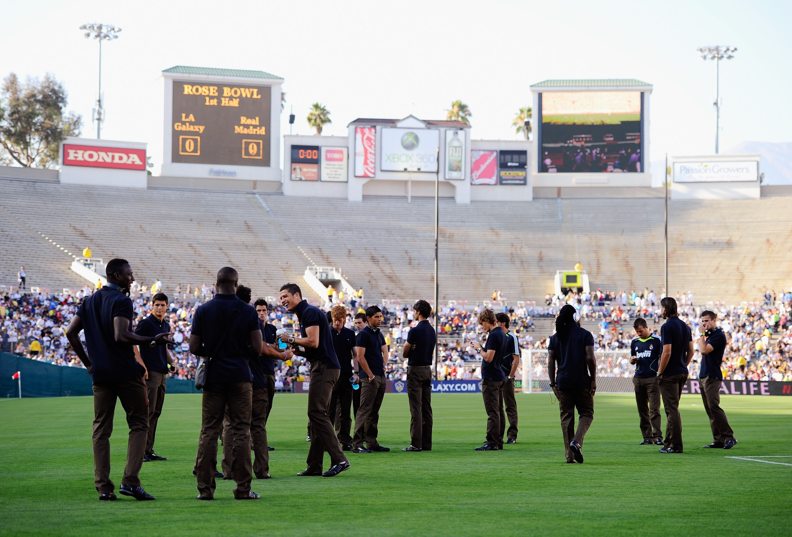 PASADENA, CA - AUGUST 07:  Real Madrid players arrive for their pre-season friendly soccer match against of Los Angeles Galaxy on August 7, 2010 at the Rose Bowl in Pasadena, California. Real Madrid will travel back to Spain after the soccer match complet