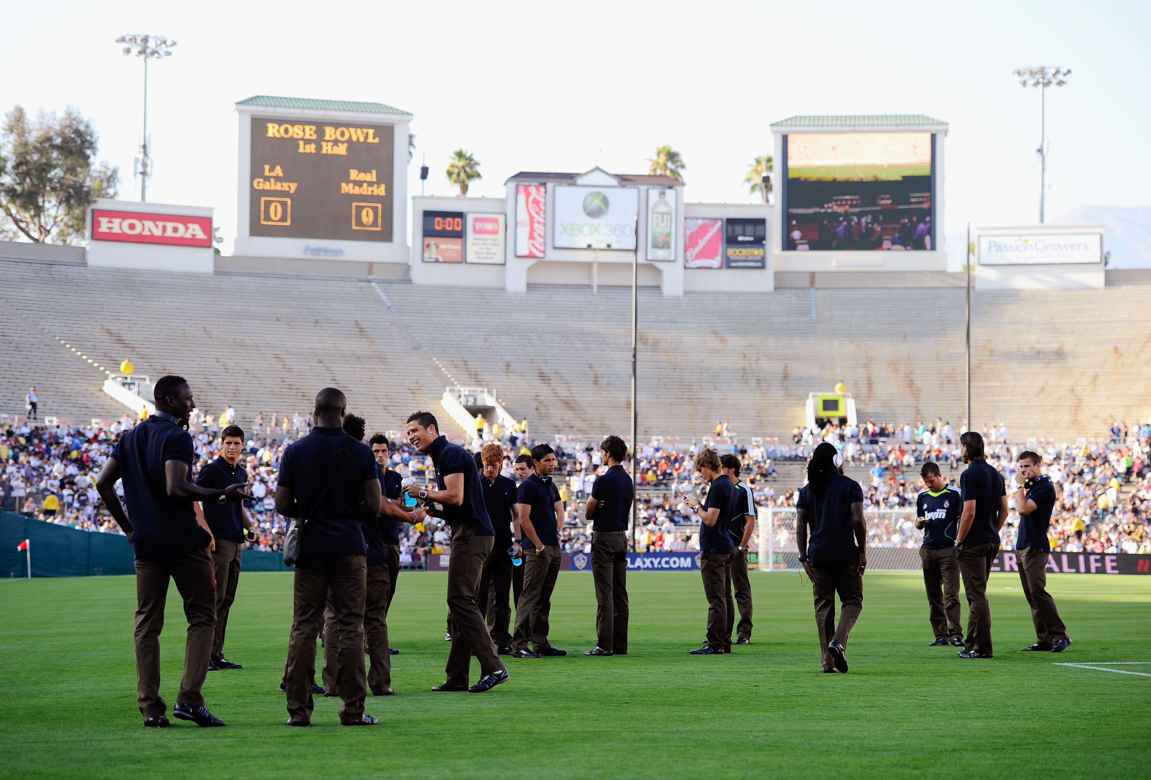 PASADENA, CA - AUGUST 07:  Real Madrid players arrive for their pre-season friendly soccer match against of Los Angeles Galaxy on August 7, 2010 at the Rose Bowl in Pasadena, California. Real Madrid will travel back to Spain after the soccer match complet