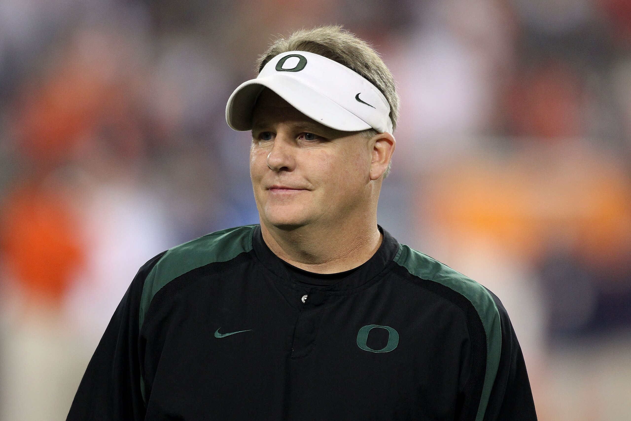 GLENDALE, AZ - JANUARY 10: Head coach Chip Kelly of the Oregon Ducks looks on during their 22-19 loss to the Auburn Tigers during the Tostitos BCS National Championship Game at University of Phoenix Stadium on January 10, 2011 in Glendale, Arizona. (Pho GLENDALE, AZ - JANUARY 10: Head coach Chip Kelly of the Oregon Ducks looks on during their 22-19 loss to the Auburn Tigers during the Tostitos BCS National Championship Game at University of Phoenix Stadium on January 10, 2011 in Glendale, Arizona. (Pho