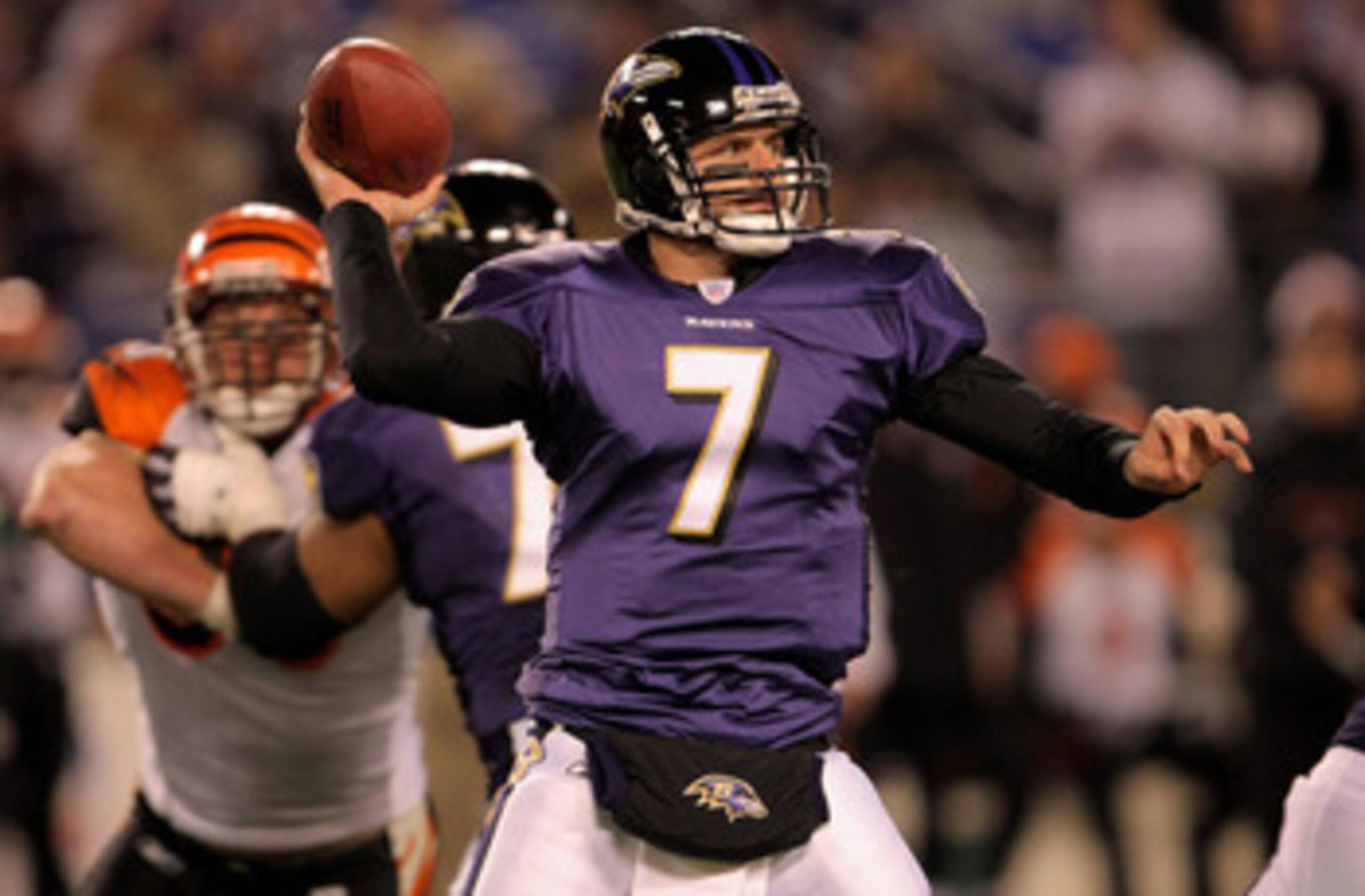 BALTIMORE - NOVEMBER 11:  Quarterback Kyle Boller #7 of the Baltimore Ravens delivers a pass against the Cincinnati Bengals at M&T Bank Staduim November 11, 2007 in Baltimore, Maryland. Cincinnati defeated Baltimore 21-7.  (Photo by Doug Pensinger/Getty I