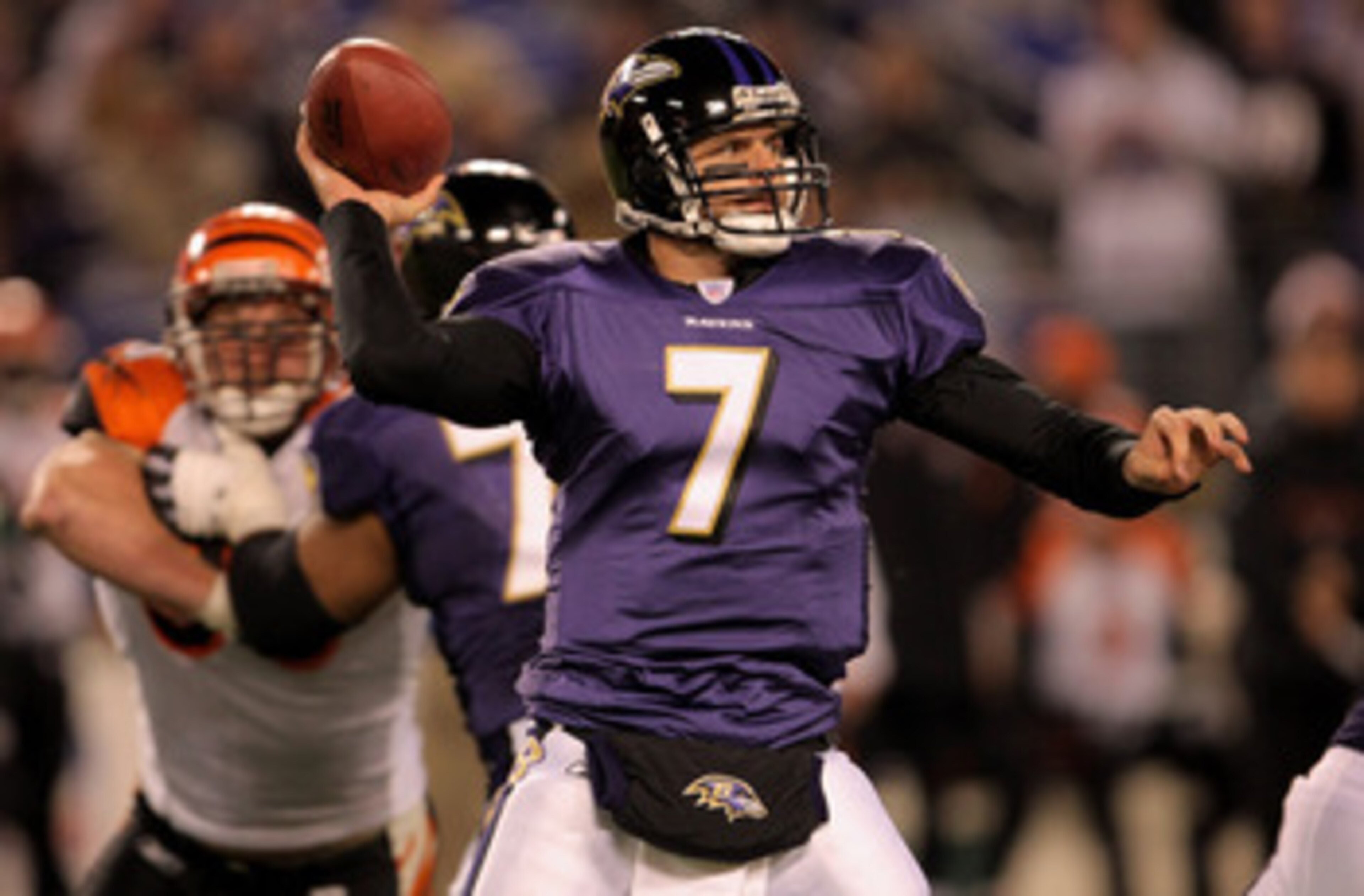 BALTIMORE - NOVEMBER 11:  Quarterback Kyle Boller #7 of the Baltimore Ravens delivers a pass against the Cincinnati Bengals at M&T Bank Staduim November 11, 2007 in Baltimore, Maryland. Cincinnati defeated Baltimore 21-7.  (Photo by Doug Pensinger/Getty I