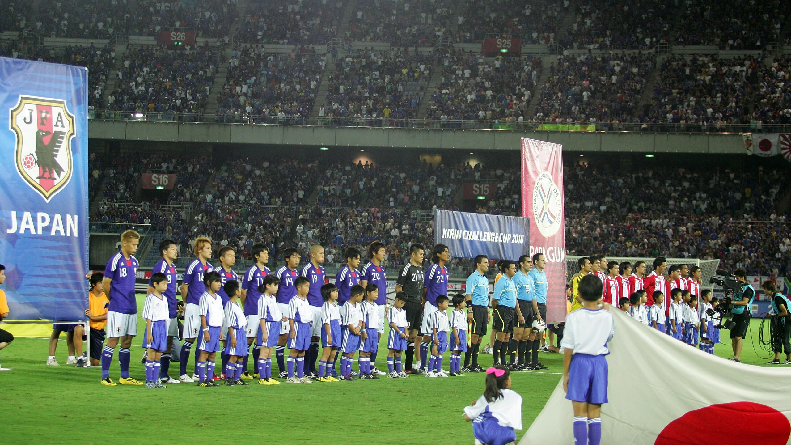 YOKOHAMA, JAPAN - SEPTEMBER 04: Players of Japan and  Paraguay line up piror to kick off of  the international friendly match between Japan and Paraguay at Nissan Stadium on September 4, 2010 in Yokohama, Japan.  (Photo by Koji Watanabe/Getty Images)