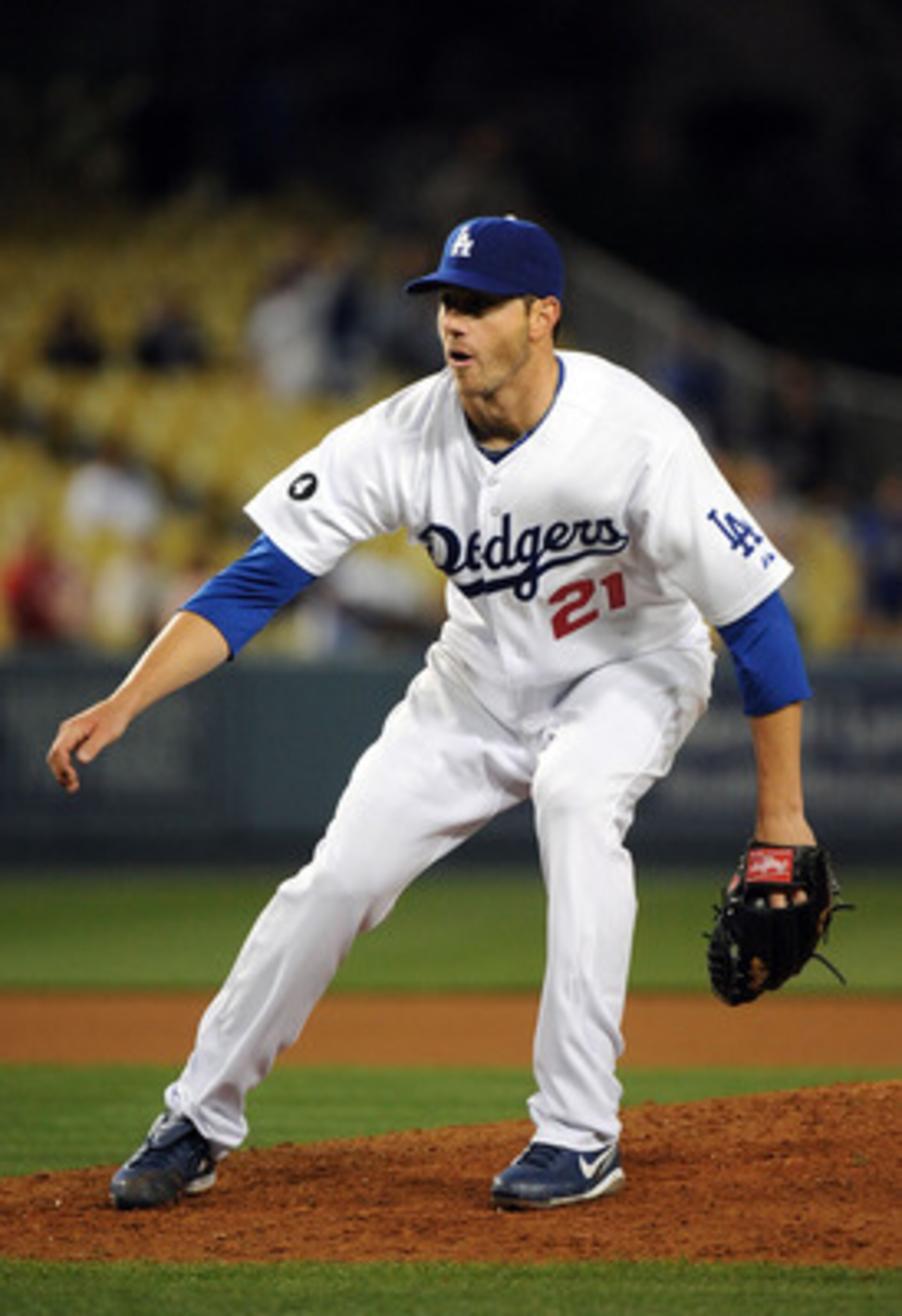 LOS ANGELES, CA - APRIL 20:  Jon Garland #21 of the Los Angeles Dodgers pitches in the ninth inning against the Atlanta Braves at Dodger Stadium on April 20, 2011 in Los Angeles, California.  (Photo by Lisa Blumenfeld/Getty Images)
