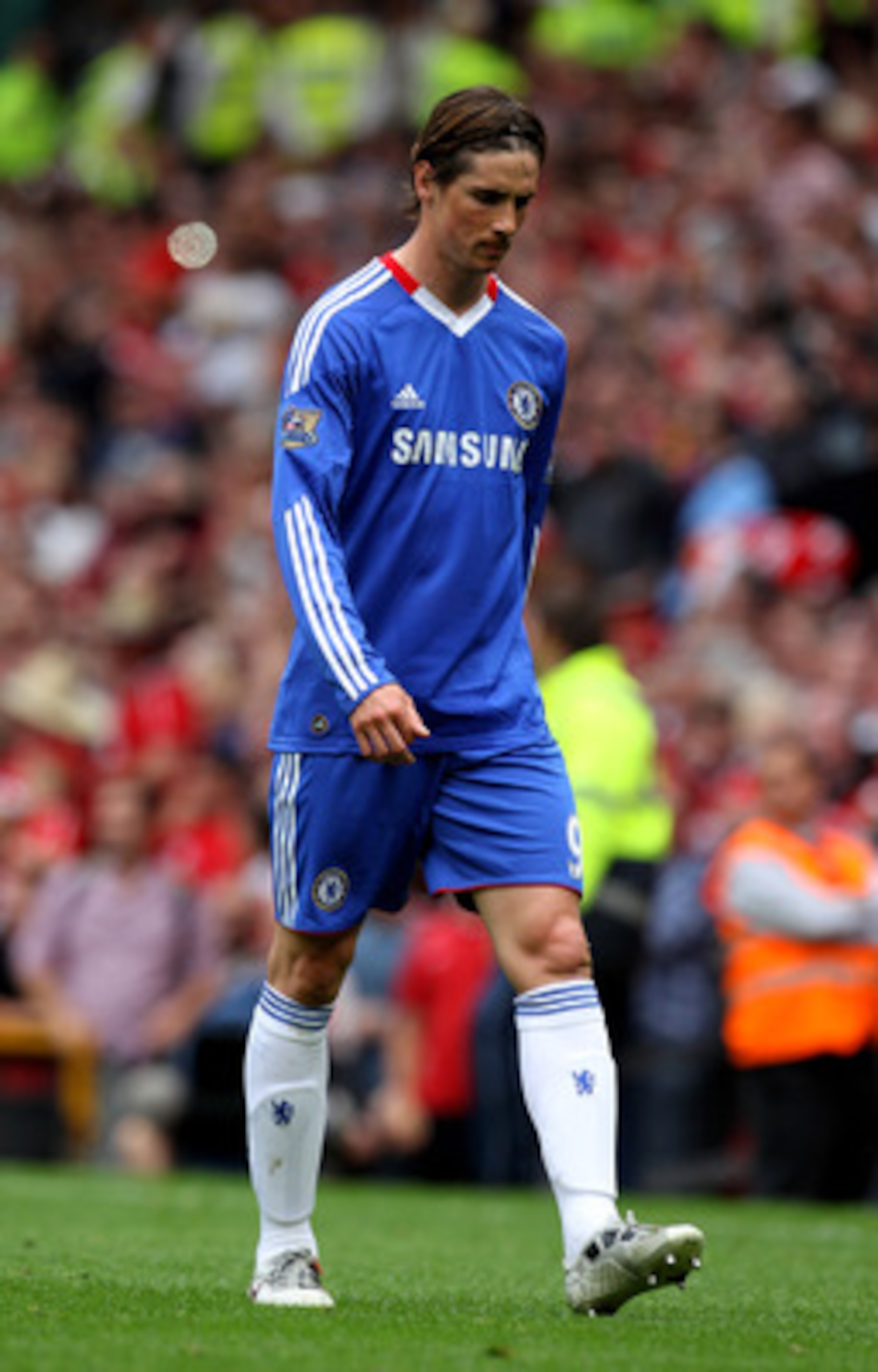 MANCHESTER, ENGLAND - MAY 08: Fernando Torres of Chelsea walks off at the end of the Barclays Premier League match between Manchester United and Chelsea at Old Trafford on May 8, 2011 in Manchester, England. (Photo by Alex Livesey/Getty Images) MANCHESTER, ENGLAND - MAY 08: Fernando Torres of Chelsea walks off at the end of the Barclays Premier League match between Manchester United and Chelsea at Old Trafford on May 8, 2011 in Manchester, England. (Photo by Alex Livesey/Getty Images)