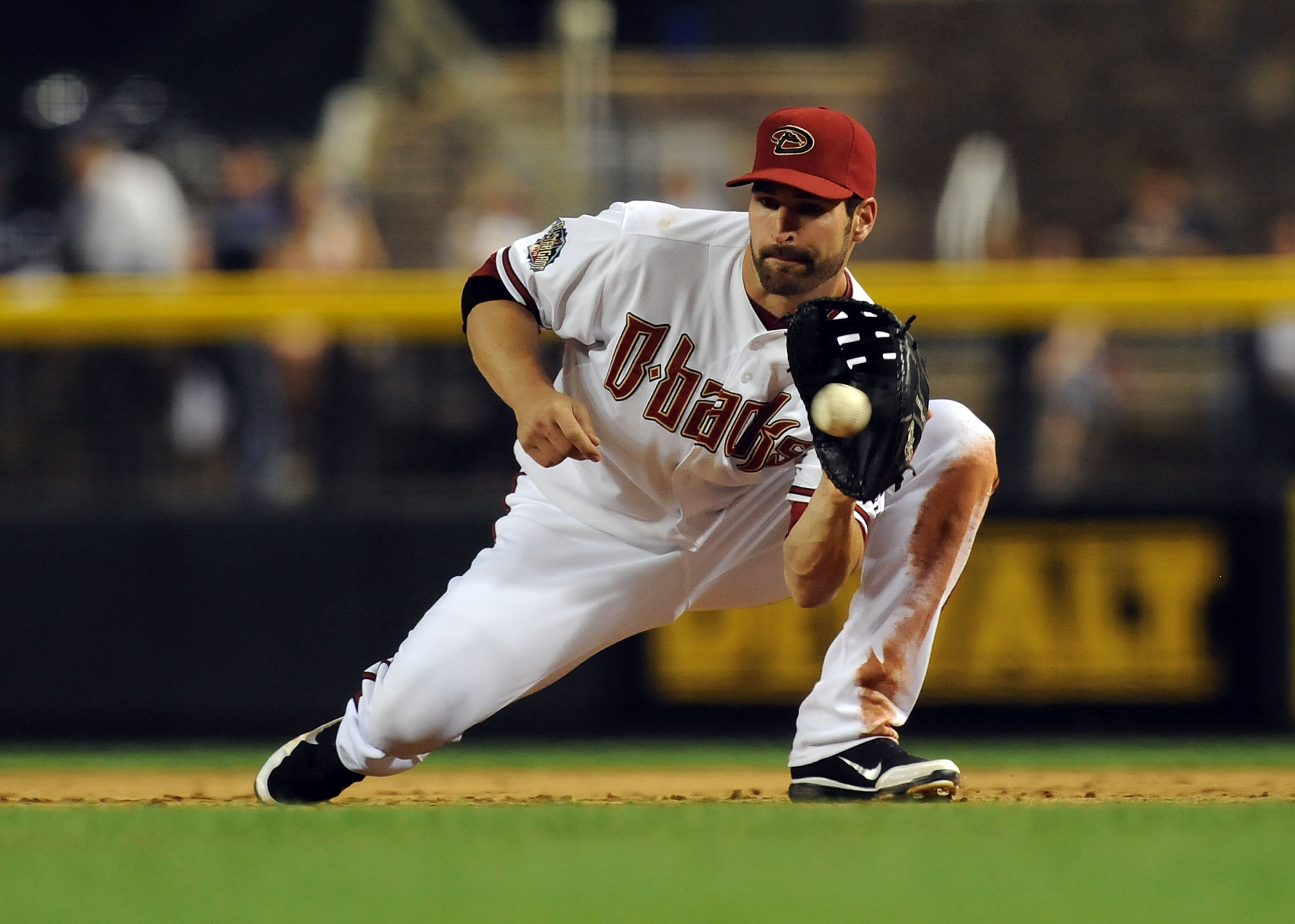 PHOENIX - MAY 20:  Kelly Johnson #2 of the Arizona Diamondbacks makes a play on a ground ball against the Minnesota Twins at Chase Field on May 20, 2011 in Phoenix, Arizona.  (Photo by Norm Hall/Getty Images)