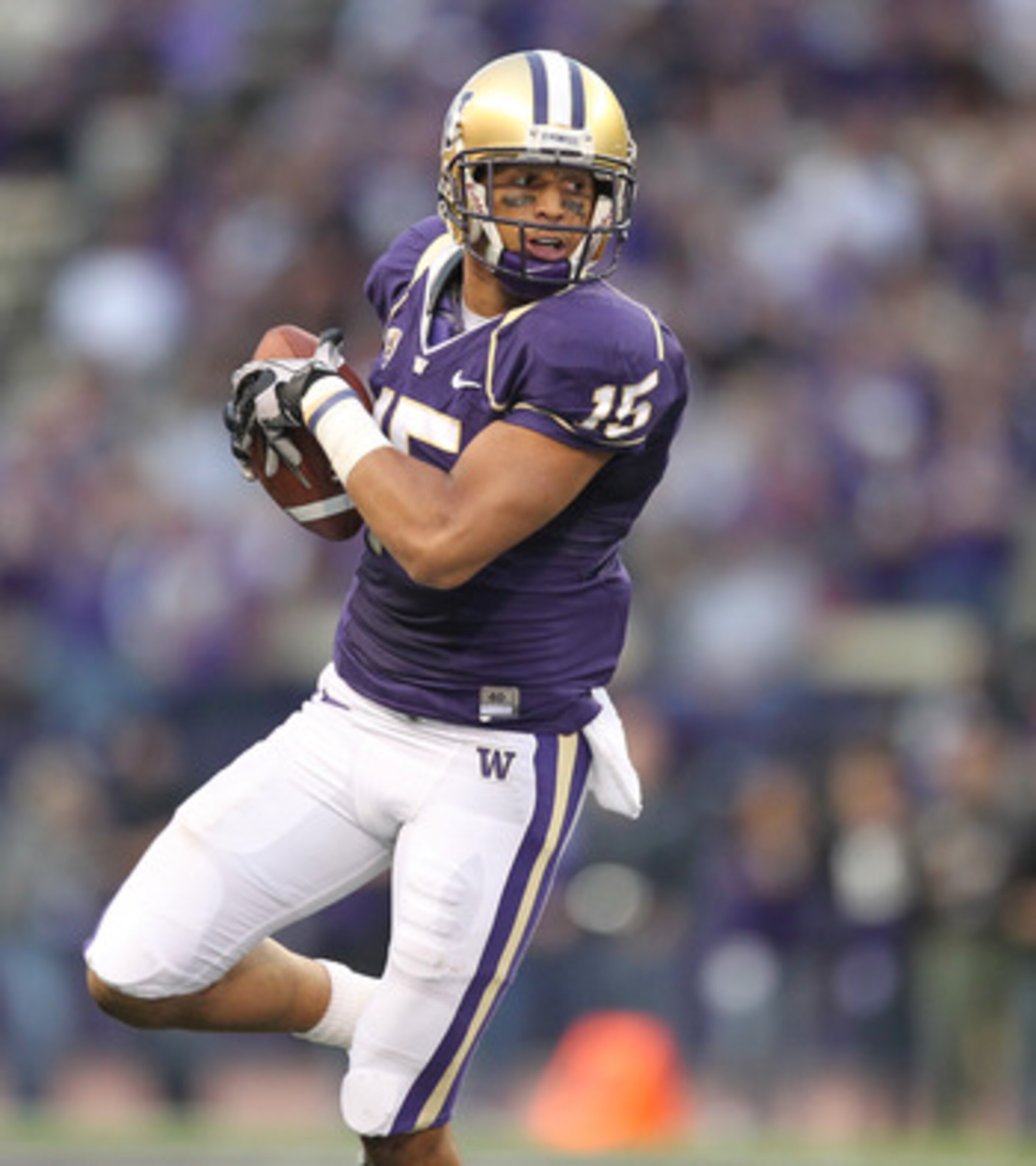 SEATTLE - SEPTEMBER 11:  Wide receiver Jermaine Kearse #15 of the Washington Huskies rushes against the Syracuse Orange on September 11, 2010 at Husky Stadium in Seattle, Washington. (Photo by Otto Greule Jr/Getty Images)