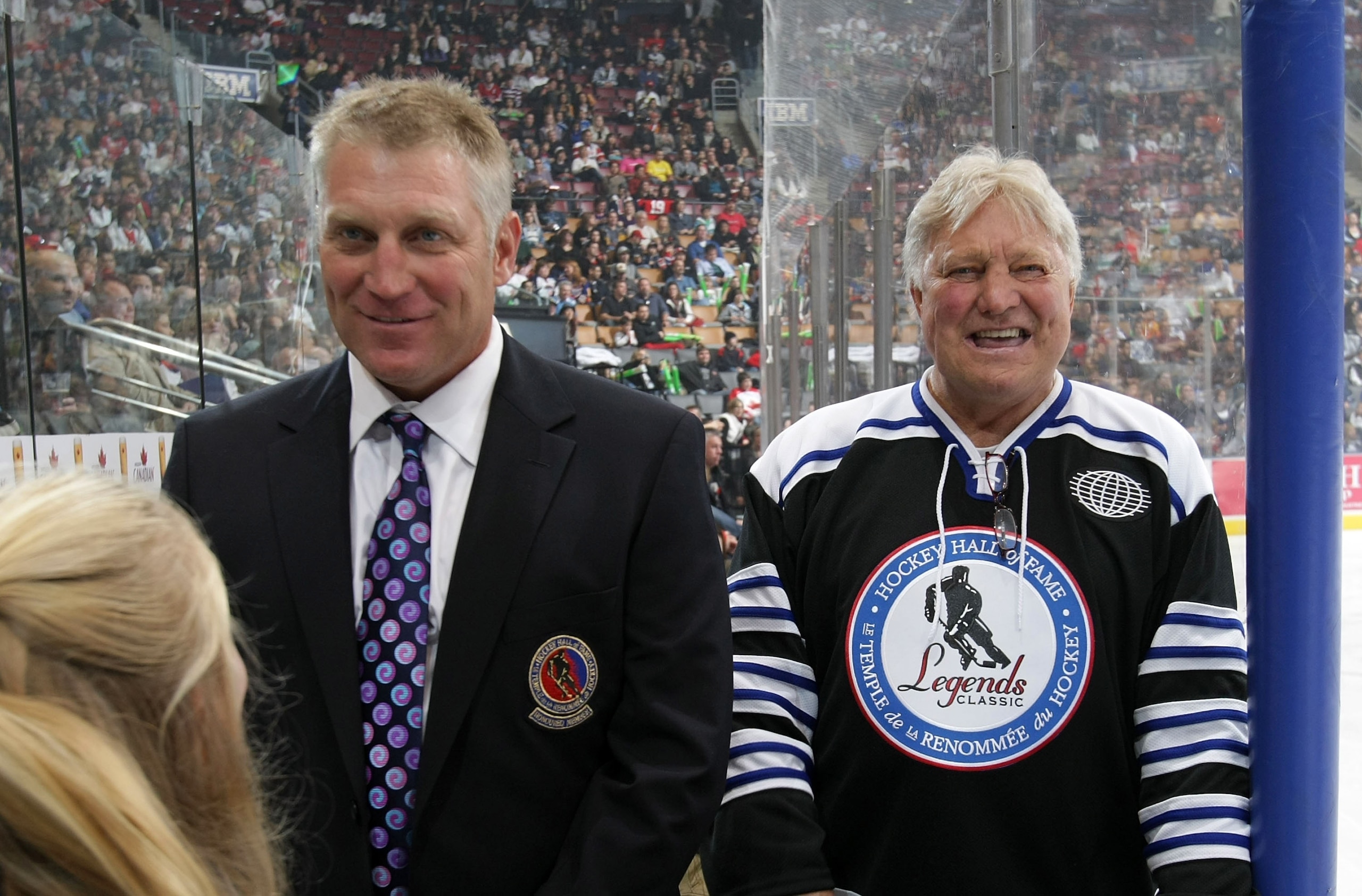 TORONTO, ON - NOVEMBER 08: Brett Hull (L) and Bobby Hull (R) man the bench at the Hockey Hall of Fame Legends Game at the Air Canada Centre on November 8, 2009 in Toronto, Canada. (Photo by Bruce Bennett/Getty Images)