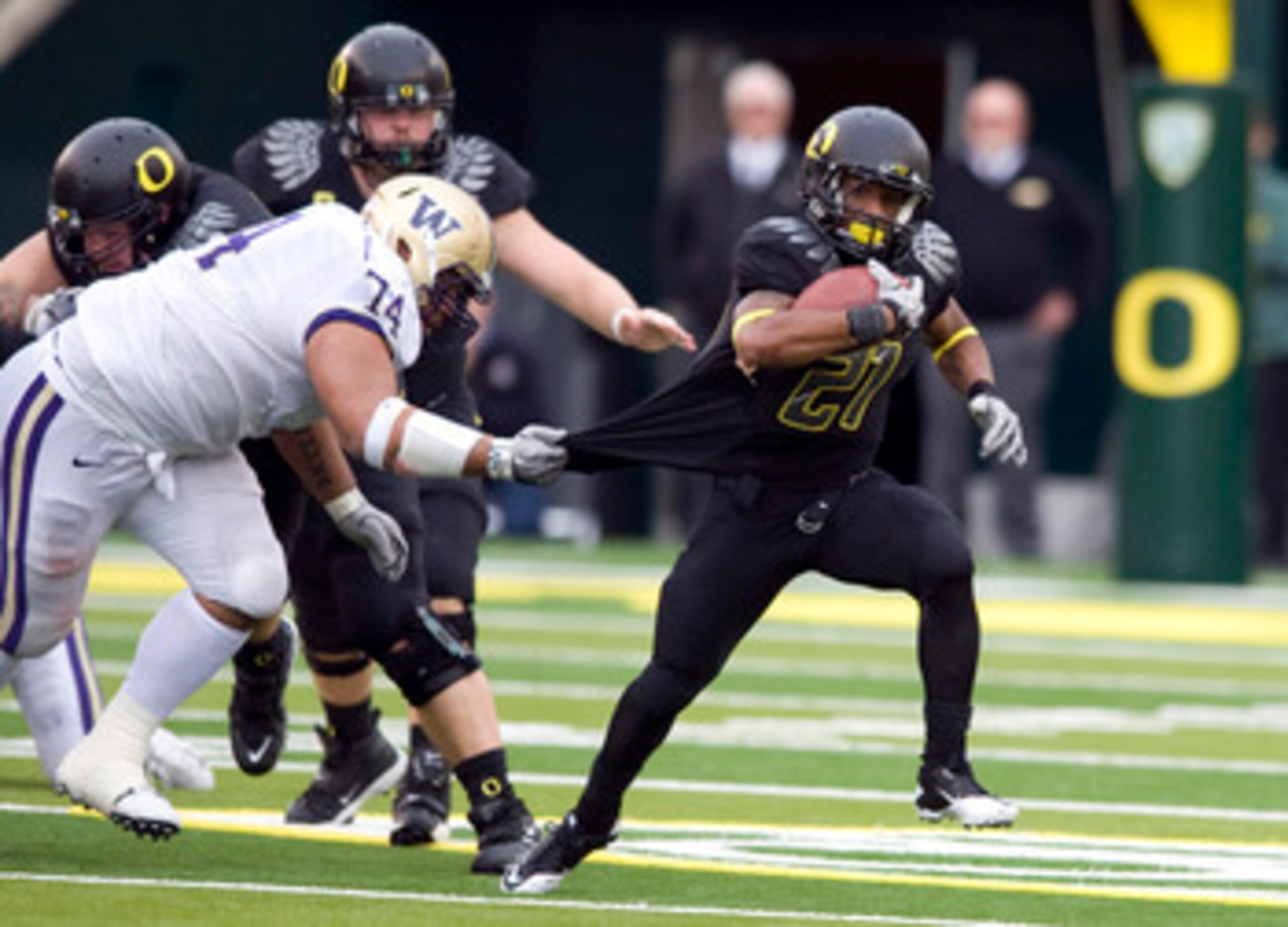 EUGENE, OR - NOVEMBER 6: Defensive tackle Alameda Ta'amu #74 of the Washington Huskies grabs the jersey of running back LaMichael James #21 of the Oregon Ducks in the third quarter of the game at Autzen Stadium on November 6, 2010 in Eugene, Oregon. The D