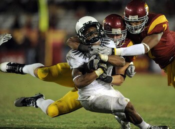 LOS ANGELES, CA - OCTOBER 30:  LaMichael James #21 of the Oregon Ducks takes a hit from Chris Galippo and T.J. McDonald #7 of the USC Trojans during the fourth quarter at Los Angeles Memorial Coliseum on October 30, 2010 in Los Angeles, California.  (Phot