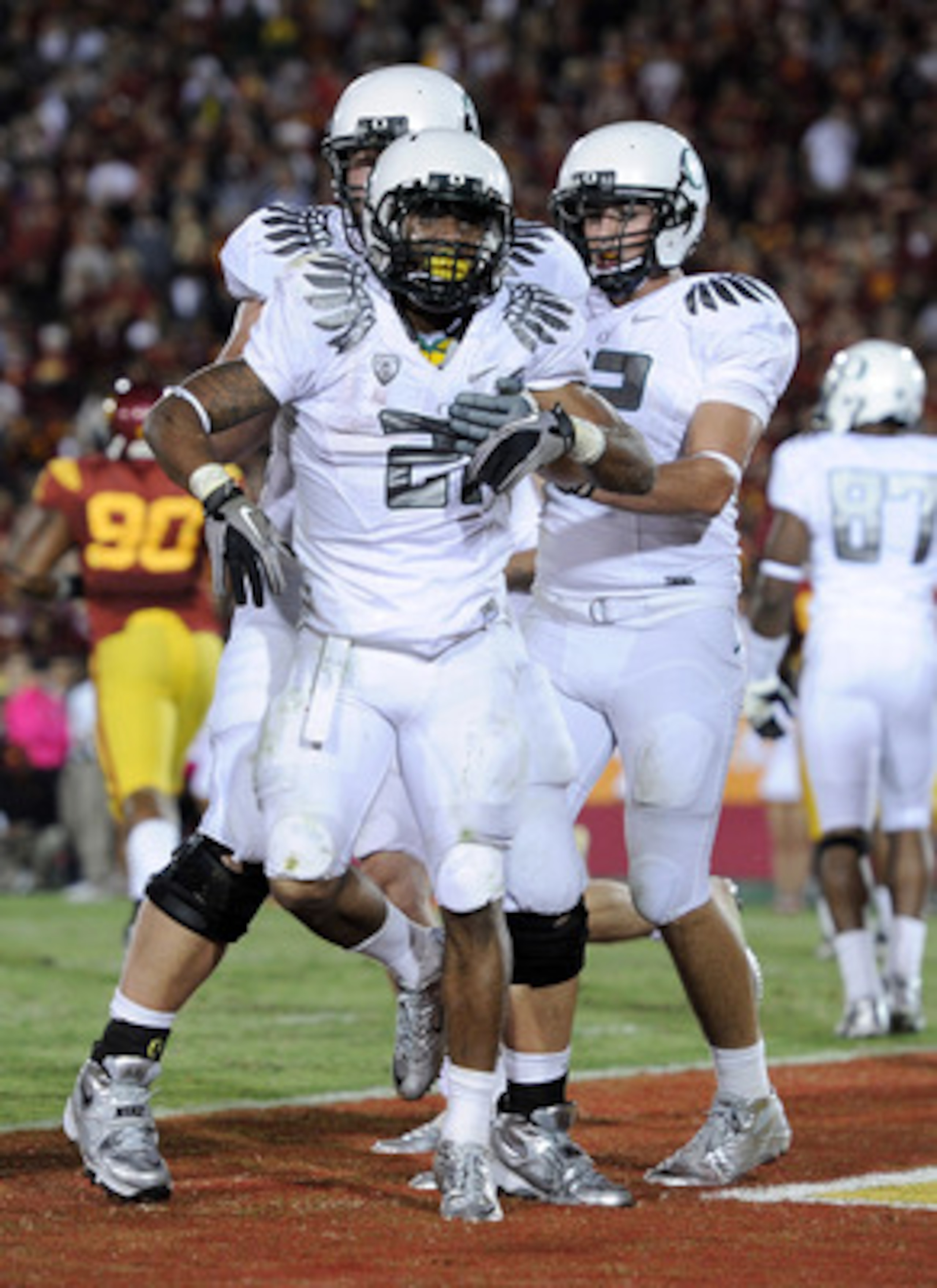 LOS ANGELES, CA - OCTOBER 30: LaMichael James #21 of the Oregon Ducks celebrates his touchdown with David Paulson #42 and Mark Asper #79 for a 43-32 lead over the USC Trojans during the fourth quarter at Los Angeles Memorial Coliseum on October 30, 2010 LOS ANGELES, CA - OCTOBER 30: LaMichael James #21 of the Oregon Ducks celebrates his touchdown with David Paulson #42 and Mark Asper #79 for a 43-32 lead over the USC Trojans during the fourth quarter at Los Angeles Memorial Coliseum on October 30, 2010