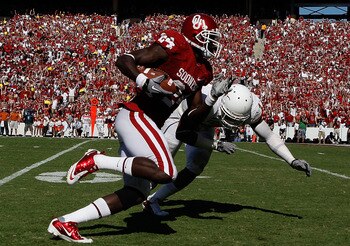 DALLAS - OCTOBER 02:  Wide receiver Dejuan Miller #24 of the Oklahoma Sooners runs the ball against Keenan Robinson #1 of the Texas Longhorns in the second quarter at the Cotton Bowl on October 2, 2010 in Dallas, Texas.  (Photo by Ronald Martinez/Getty Im
