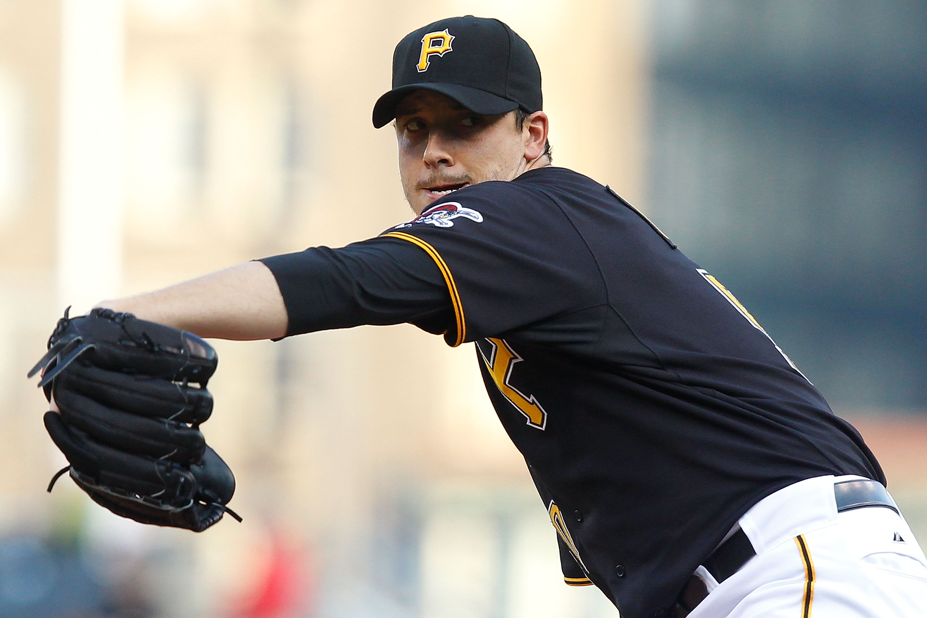 PITTSBURGH - MAY 24:  Charlie Morton #50 of the Pittsburgh Pirates pitches against the Atlanta Braves during the game on May 24, 2011 at PNC Park in Pittsburgh, Pennsylvania.  (Photo by Jared Wickerham/Getty Images)