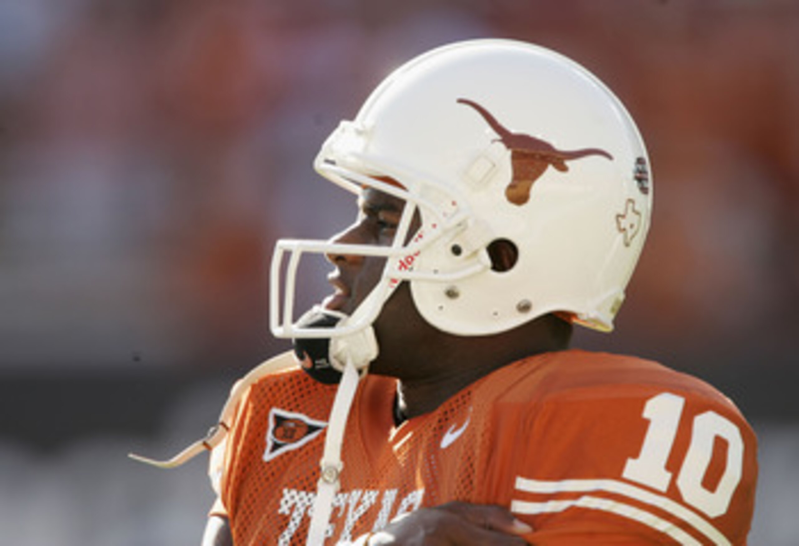 AUSTIN, TX - SEPTEMBER 17:  Quarterback Vince Young #10 of the Texas Longhorns warms up for their game against the Rice Owls on September 17, 2005 at Darrell K Royal-Texas Memorial Stadium in Austin, Texas.  (Photo by Stephen Dunn/Getty Images)