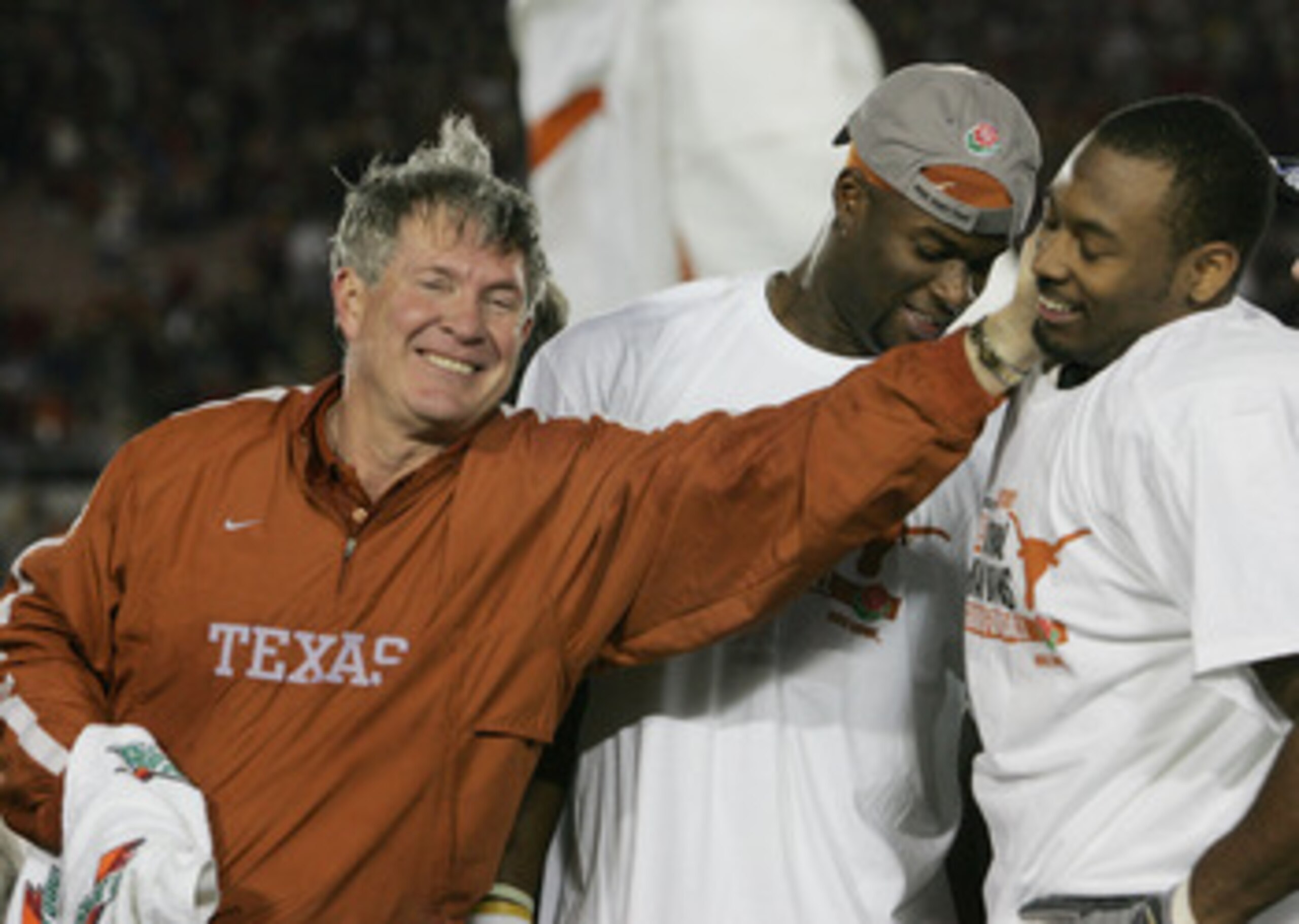PASADENA, CA - JANUARY 04:  Head coach Mack Brown of the Texas Longhorns celebrates with Michael Huff #7 and Vince Young #10 after defeating the USC Trojans 41-38 to win the BCS National Championship Rose Bowl Game on January 4, 2006 in Pasadena, Californ