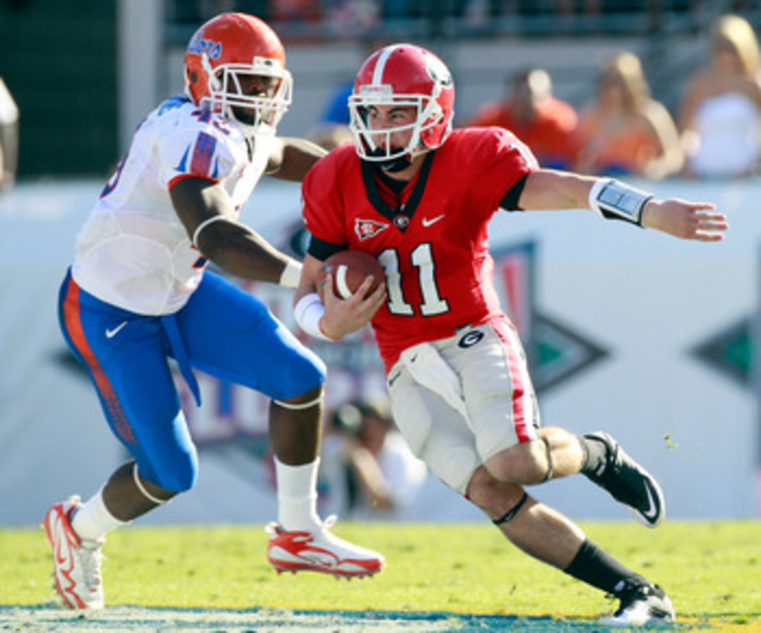 JACKSONVILLE, FL - OCTOBER 30:  Quarterback Aaron Murray #11 of the Georgia Bulldogs runs past Jelani Jenkins #43 of the Florida Gators during the game at EverBank Field on October 30, 2010 in Jacksonville, Florida.  (Photo by Sam Greenwood/Getty Images)
