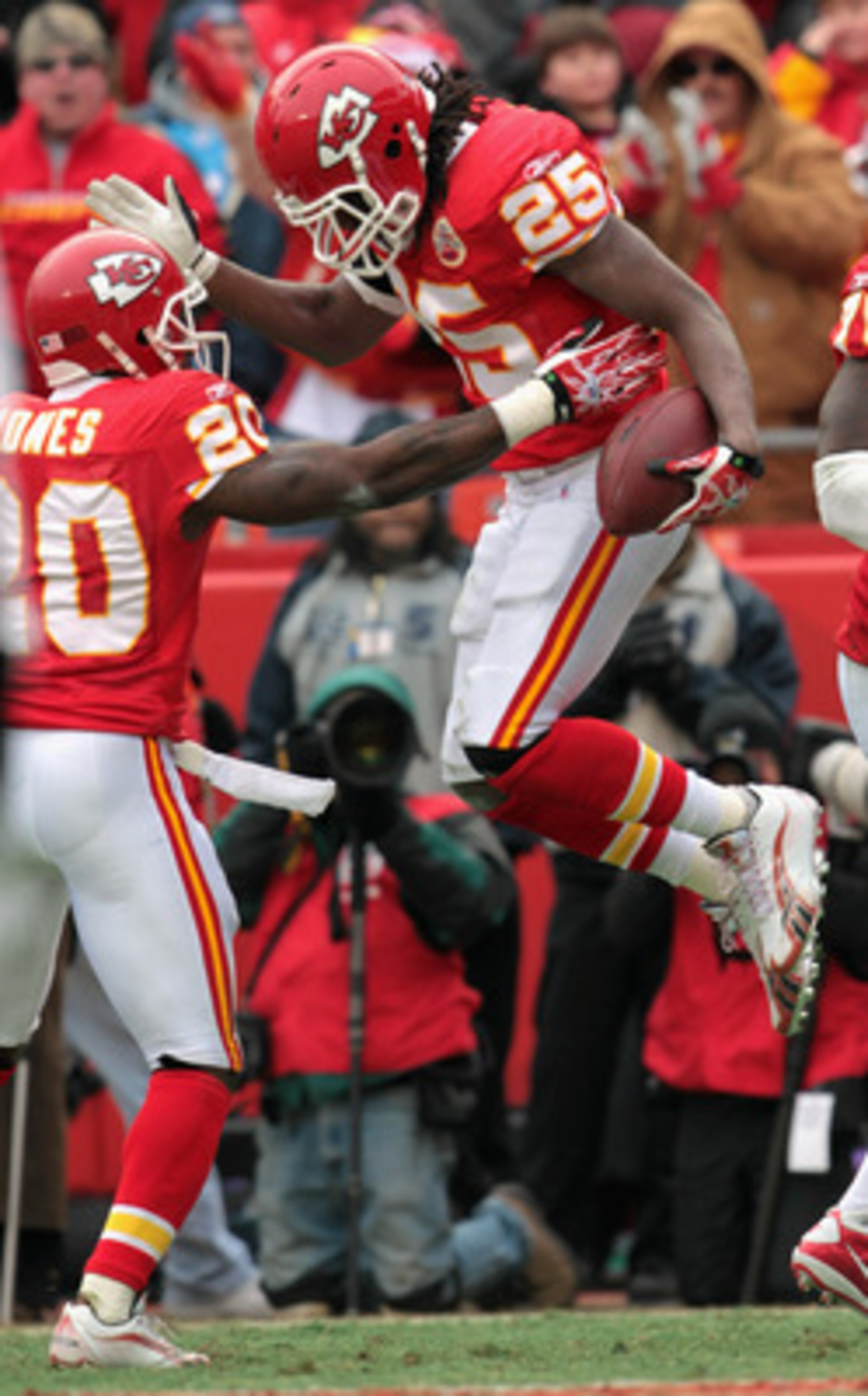 KANSAS CITY, MO - DECEMBER 26:  Jamaal Charles #25 of the Kansas City Chiefs celebrates with Thomas Jones #20 after scoring a touchdown during the game against the Tennessee Titans on December 26, 2010 at Arrowhead Stadium in Kansas City, Missouri.  (Phot
