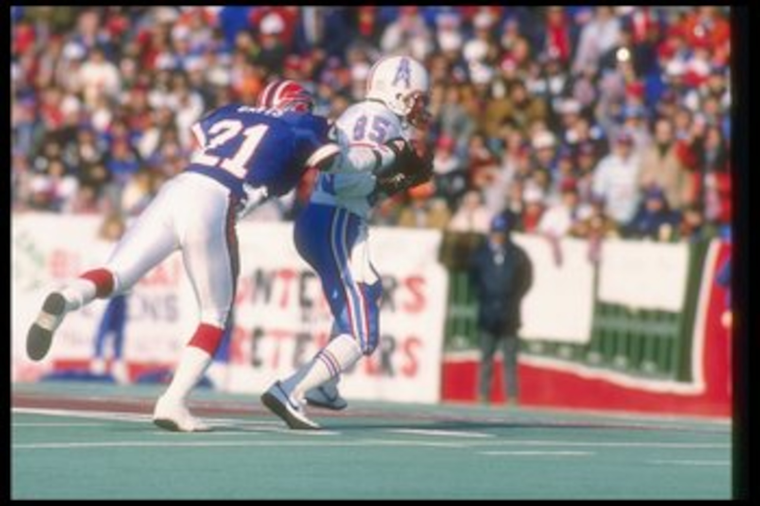 1 Jan 1989:  Defensive back Wayne Davis of the Buffalo Bills (left) tackles Houston Oilers wide receiver Drew Hill during a playoff game at Rich Stadium in Orchard Park, New York.  The Bills won the game, 17-10. Mandatory Credit: Rick Stewart  /Allsport