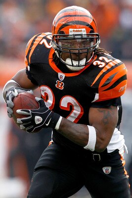 CINCINNATI, OH - DECEMBER 19:  Cedric Benson #32 of the Cincinnati Bengals carries the ball against the Cleveland Browns at Paul Brown Stadium on December 19, 2010 in Cincinnati, Ohio.  (Photo by Matthew Stockman/Getty Images)