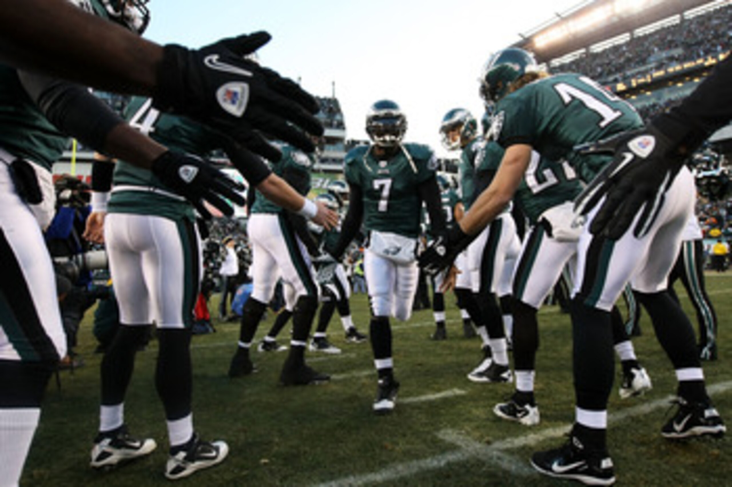 PHILADELPHIA, PA - JANUARY 09:  Michael Vick #7 of the Philadelphia Eagles takes the field before playing against the Green Bay Packers in the 2011 NFC wild card playoff game at Lincoln Financial Field on January 9, 2011 in Philadelphia, Pennsylvania.  (P