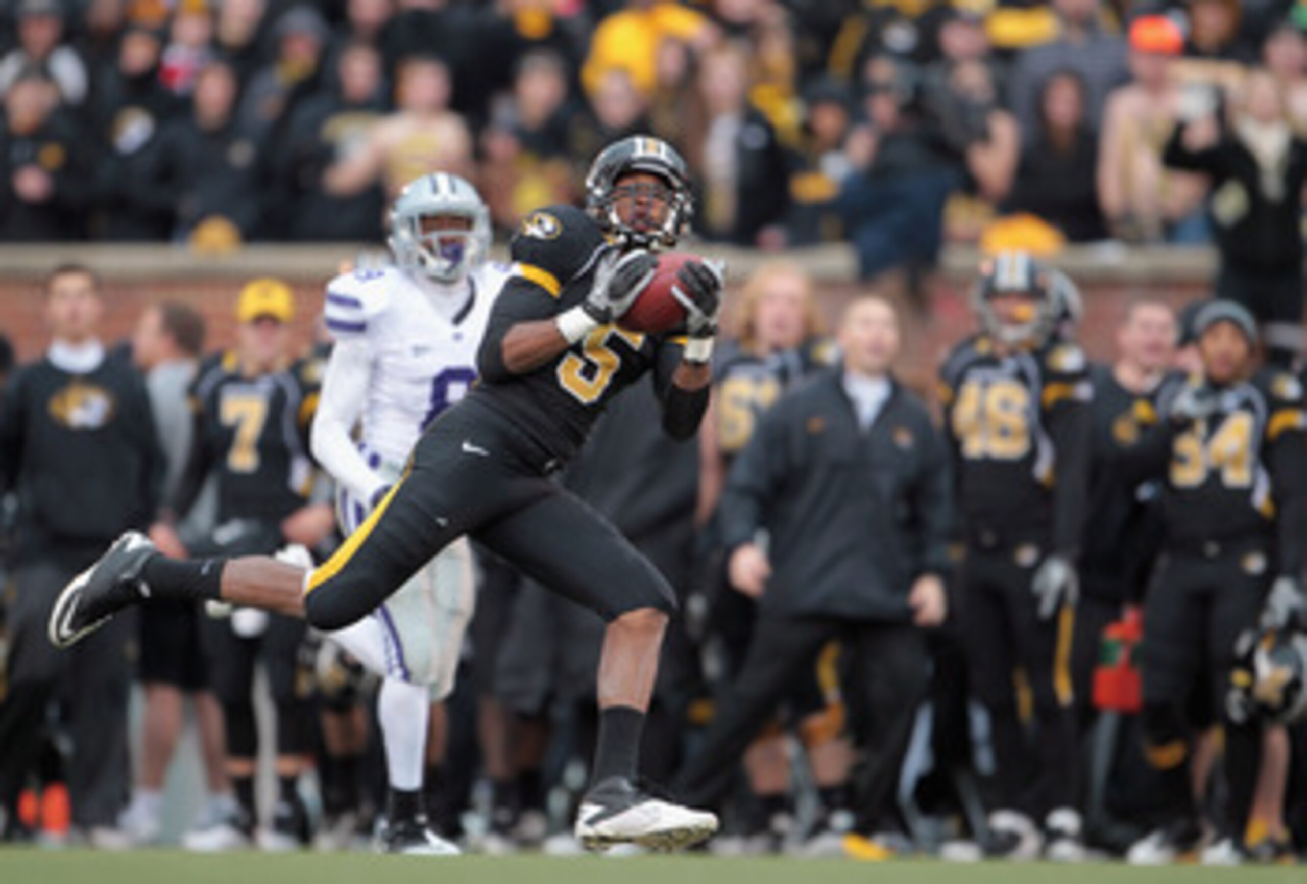 COLUMBIA, MO - NOVEMBER 13:  Receiver Rolandis Woodland #5 of the Missouri Tigers makes a catch during the game against the Kansas State Wildcats on November 13, 2010 at Faurot Field/Memorial Stadium in Columbia, Missouri.  (Photo by Jamie Squire/Getty Im