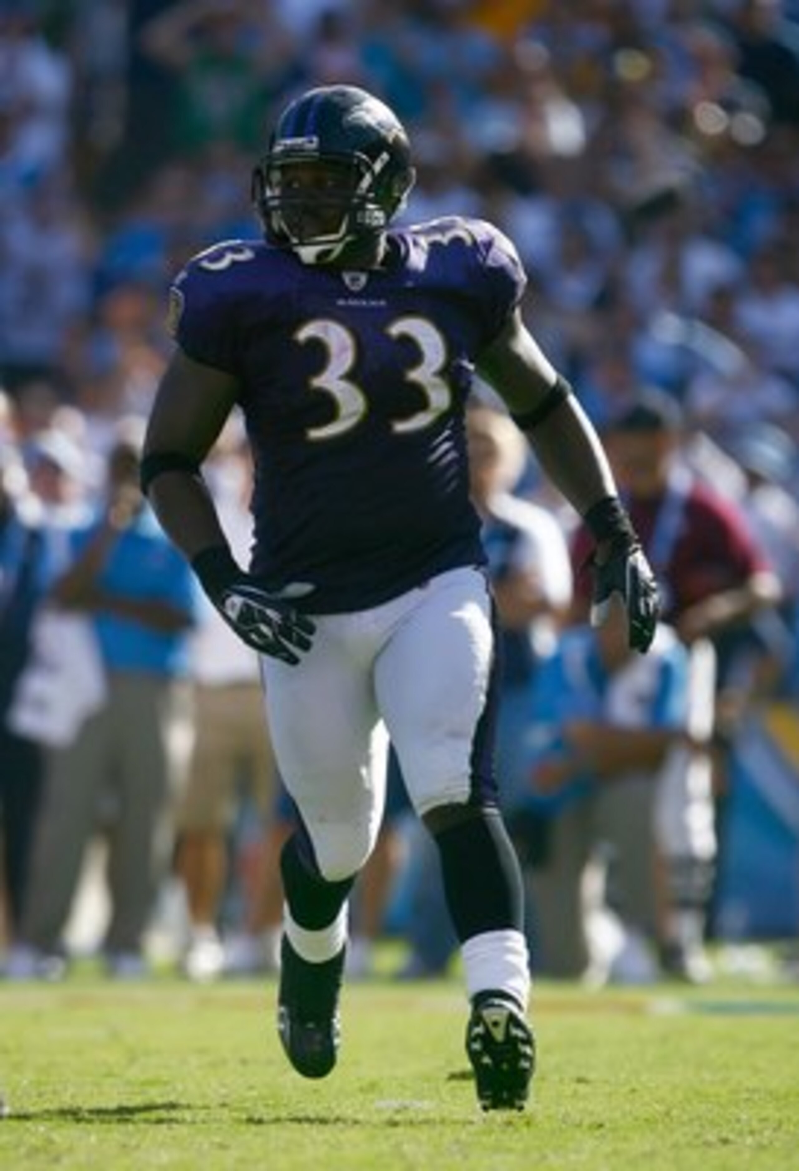 SAN DIEGO - SEPTEMBER 20: Le'Ron McClain #33 of the Baltimore Ravens plays against the San Diego Chargers at Qualcomm Stadium on September 20, 2009 in San Diego, California. The Ravens defeated the Chargers 31-26. (Photo by Jeff Gross/Getty Images) SAN DIEGO - SEPTEMBER 20: Le'Ron McClain #33 of the Baltimore Ravens plays against the San Diego Chargers at Qualcomm Stadium on September 20, 2009 in San Diego, California. The Ravens defeated the Chargers 31-26. (Photo by Jeff Gross/Getty Images)