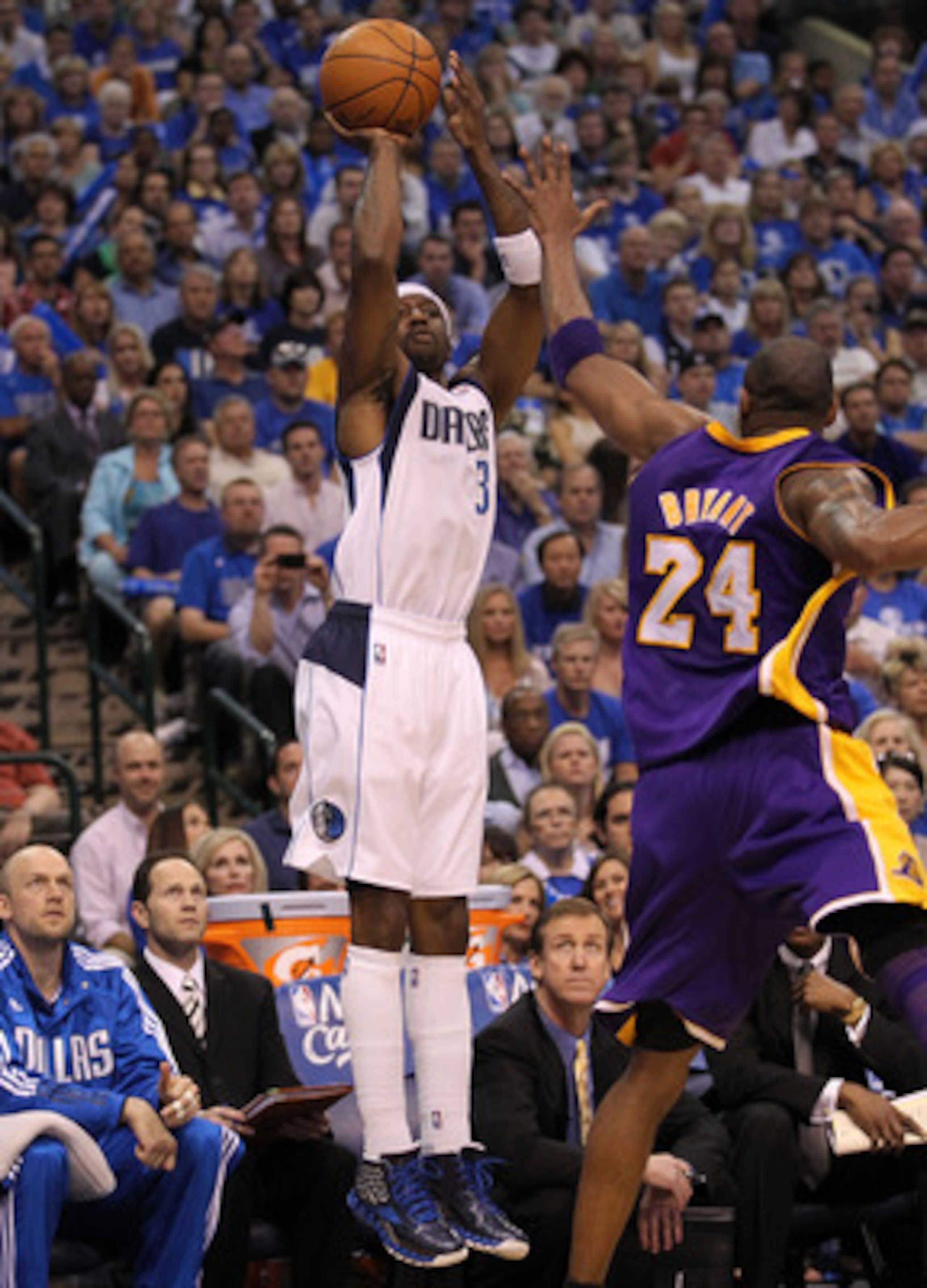 DALLAS, TX - MAY 08: Guard Jason Terry #31 of the Dallas Mavericks takes a shot against Kobe Bryant #24 of the Los Angeles Lakers in Game Four of the Western Conference Semifinals during the 2011 NBA Playoffs on May 8, 2011 at American Airlines Center in DALLAS, TX - MAY 08: Guard Jason Terry #31 of the Dallas Mavericks takes a shot against Kobe Bryant #24 of the Los Angeles Lakers in Game Four of the Western Conference Semifinals during the 2011 NBA Playoffs on May 8, 2011 at American Airlines Center in