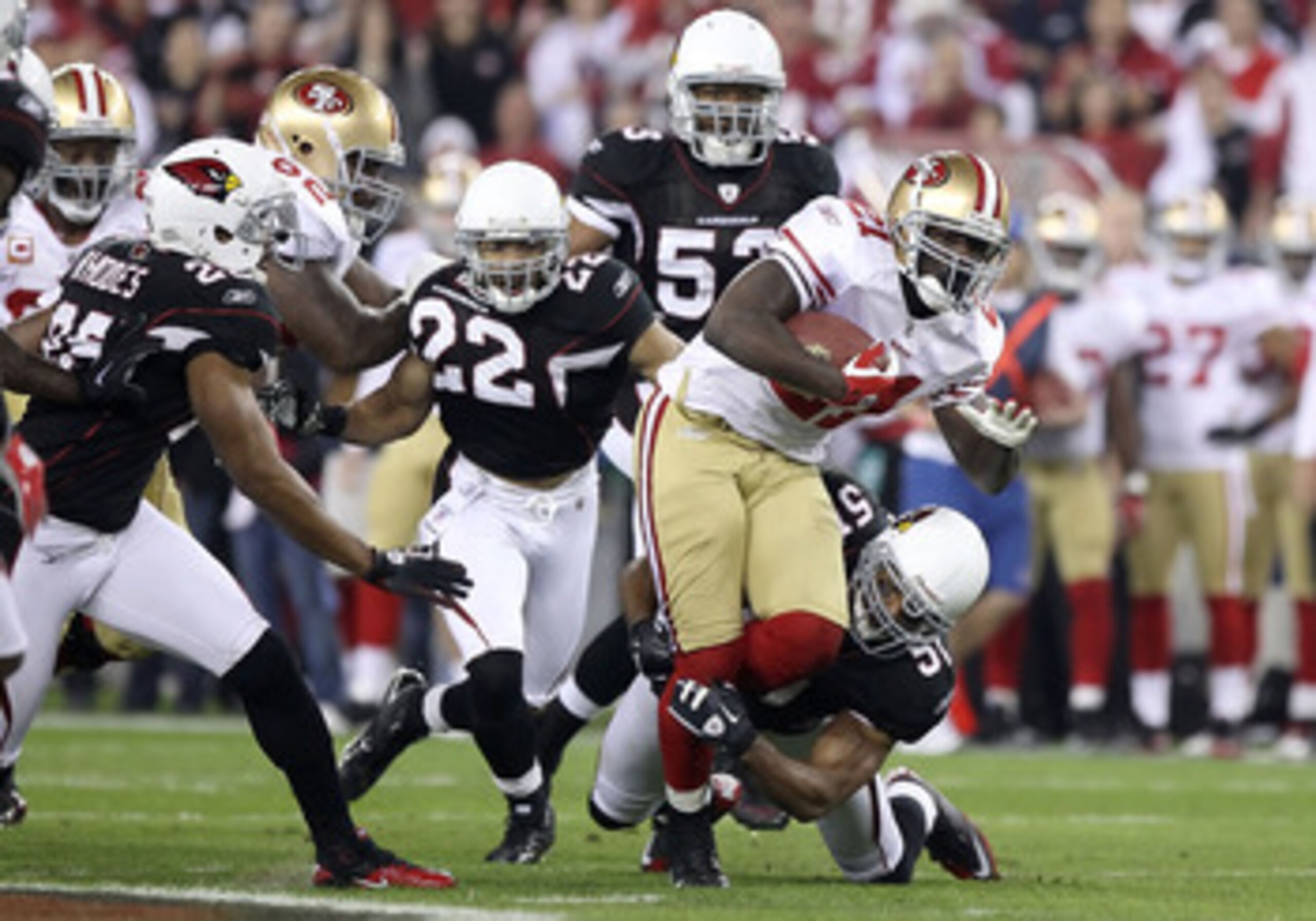 GLENDALE, AZ - NOVEMBER 29:  Runningback Frank Gore #21 of the San Francisco 49ers runs with the football against the Arizona Cardinals during the NFL game at the University of Phoenix Stadium on November 29, 2010 in Glendale, Arizona.   The 49ers defeate
