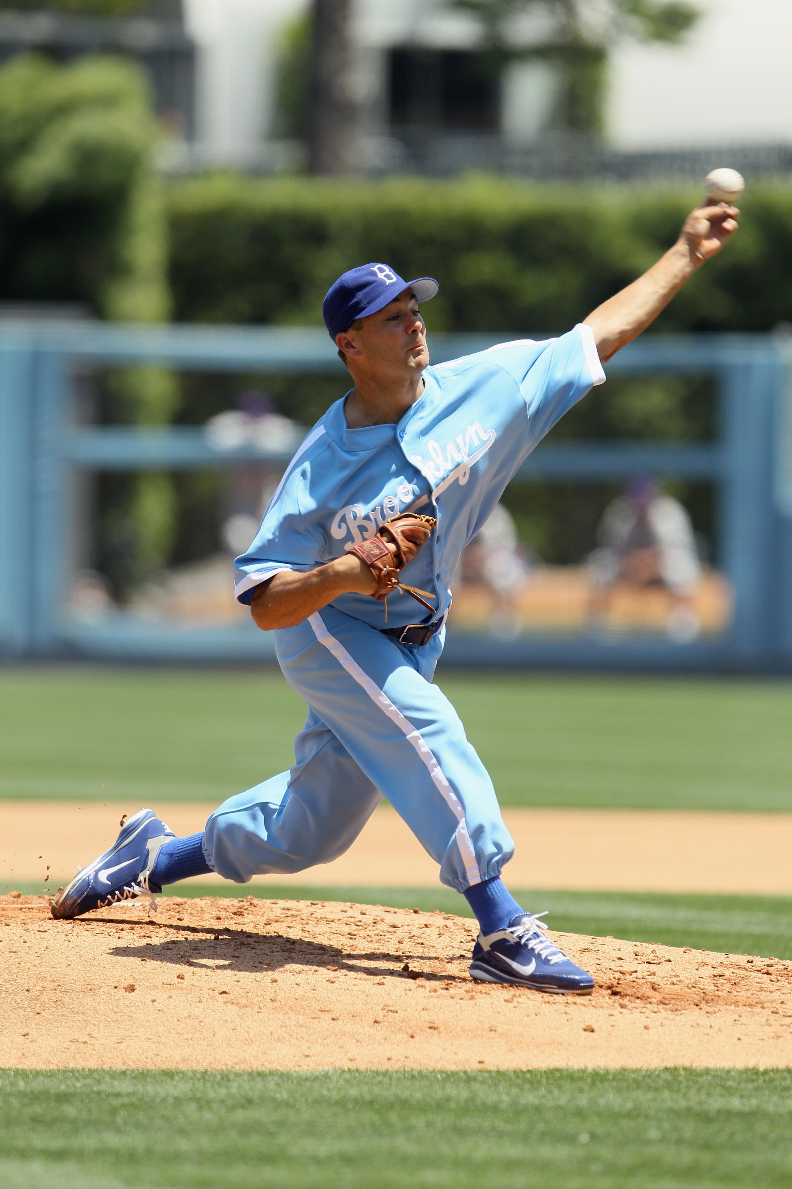LOS ANGELES, CA - MAY 04:  Ted Lilly #29 of the Los Angeles Dodgers pitches against the Chicago Cubs at Dodger Stadium on May 4, 2011 in Los Angeles, California.  (Photo by Jeff Gross/Getty Images)