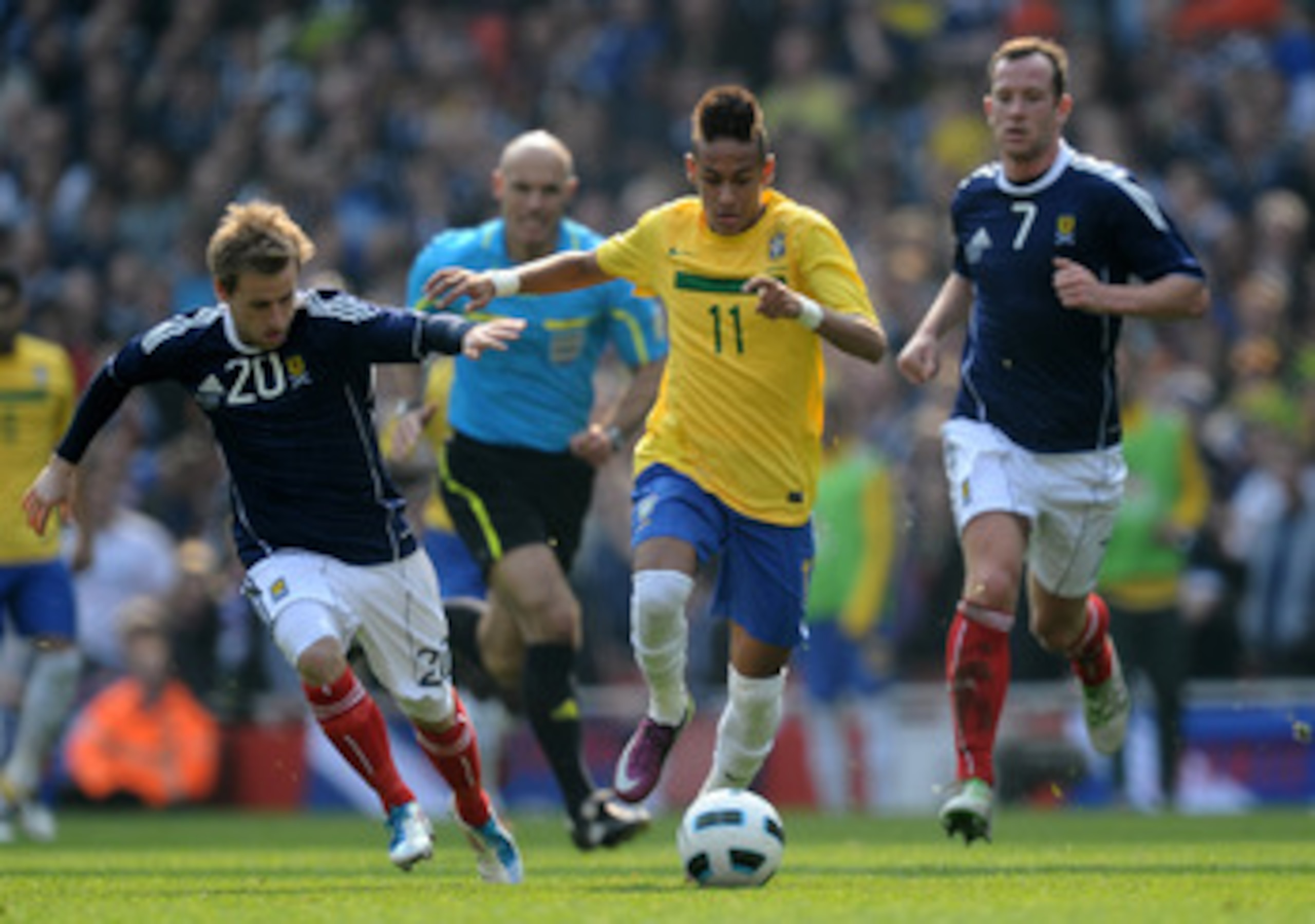 LONDON, ENGLAND - MARCH 27:  Neymar of Brazil is chased down by Barry Bannan of Scotland during the International friendly match between Brazil and Scotland at Emirates Stadium on March 27, 2011 in London, England.  (Photo by Mike Hewitt/Getty Images)