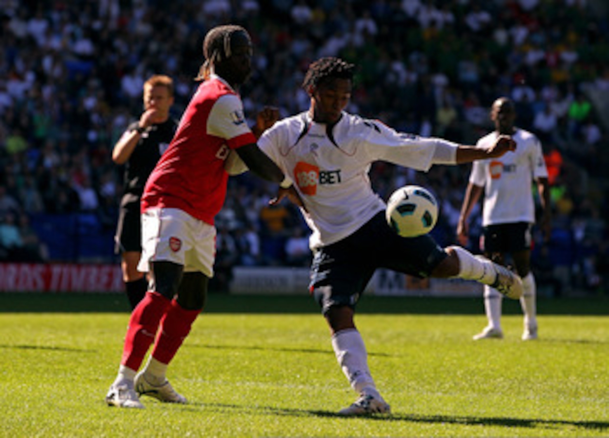 BOLTON, ENGLAND - APRIL 24:  Daniel Sturridge of Bolton Wanderers shoots under pressure from Bacary Sagna of Arsenal during the Barclays Premier League match between Bolton Wanderers and Arsenal at the Reebok Stadium on April 24, 2011 in Bolton, England.